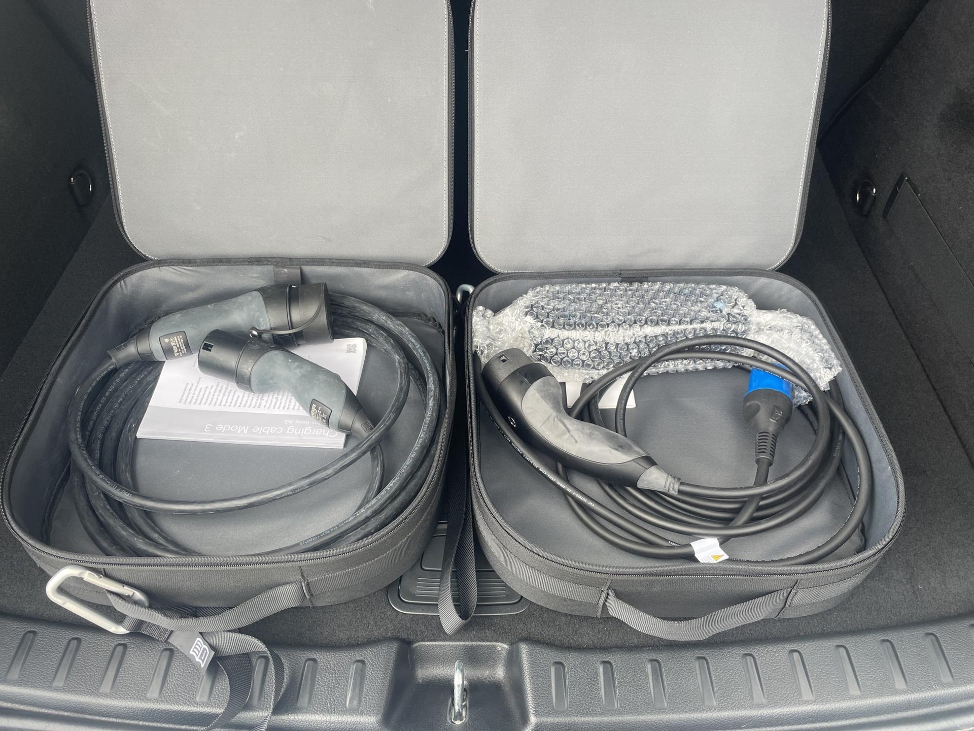 MERCEDES-BENZ EQA 300 Swiss Star AMG Line 4matic - 21