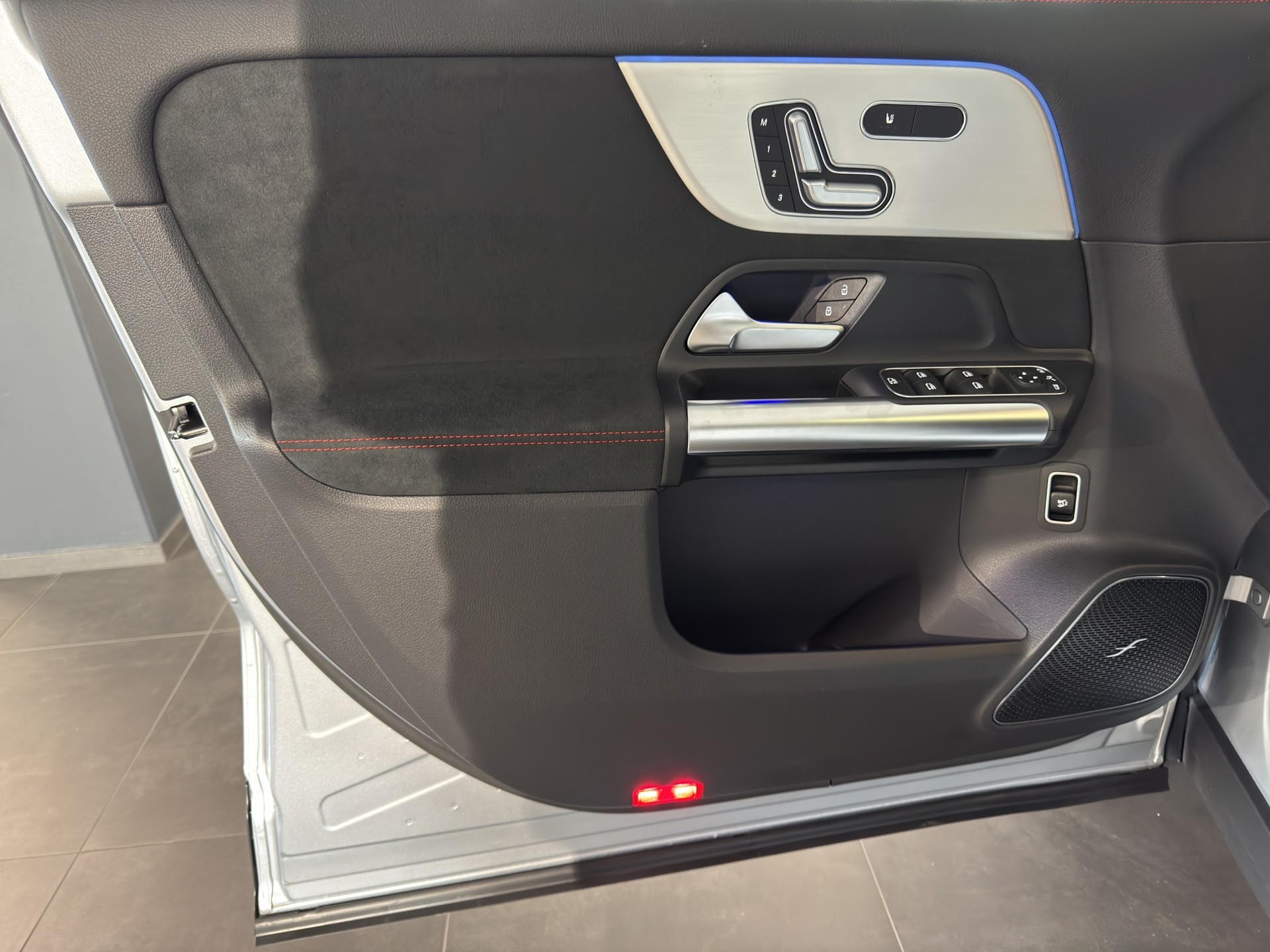 MERCEDES-BENZ GLA 220d 4Matic 8G-DCT - 12