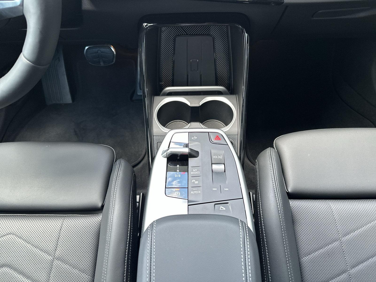 BMW iX1 30 M Sport xDrive U11 (CH) AHK 1.2T 📍 - 20