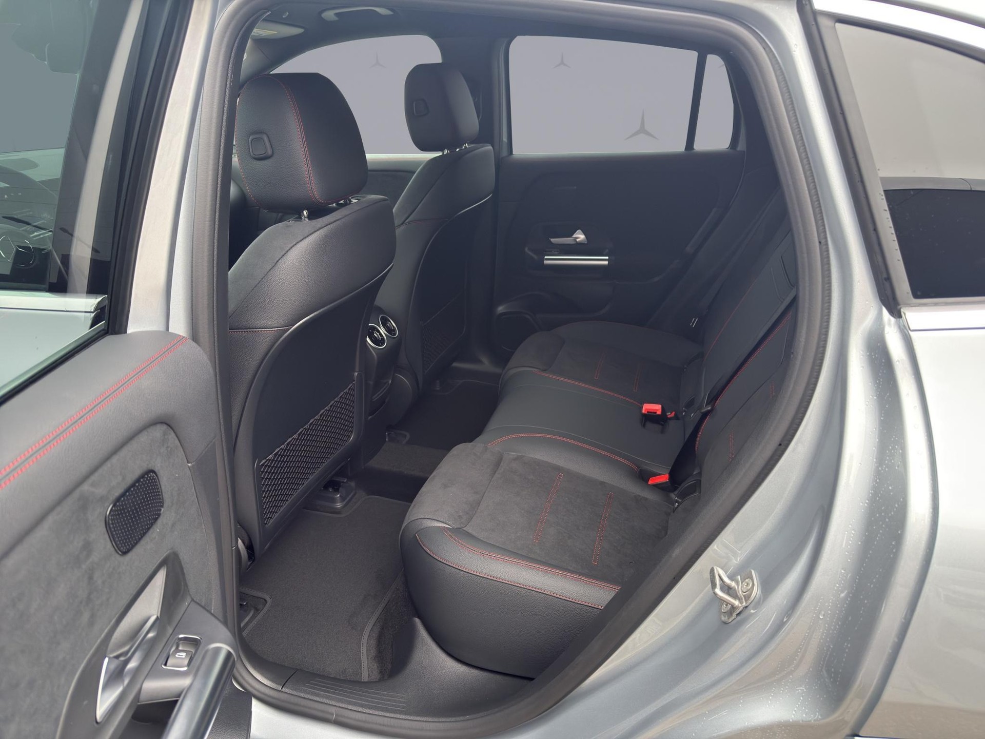 MERCEDES-BENZ EQA 300 AMG Line 4matic - 12