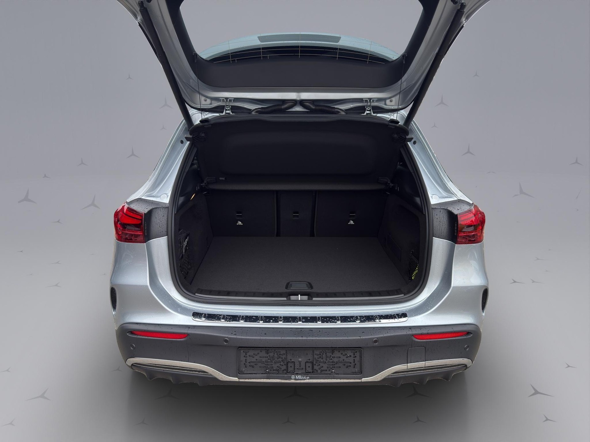 MERCEDES-BENZ EQA 300 AMG Line 4matic - 18