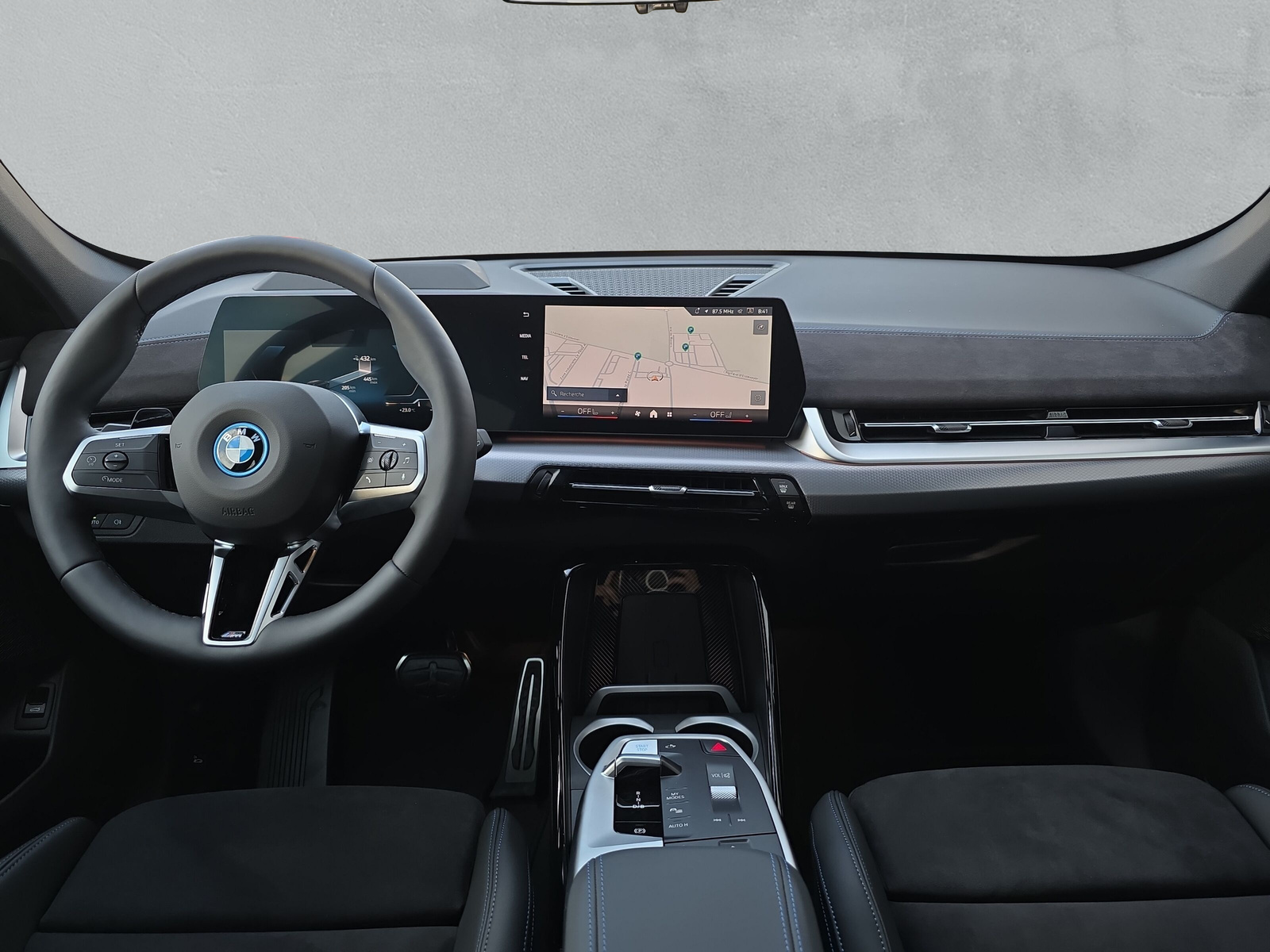 BMW iX1 xDrive 30 M Sport - 16