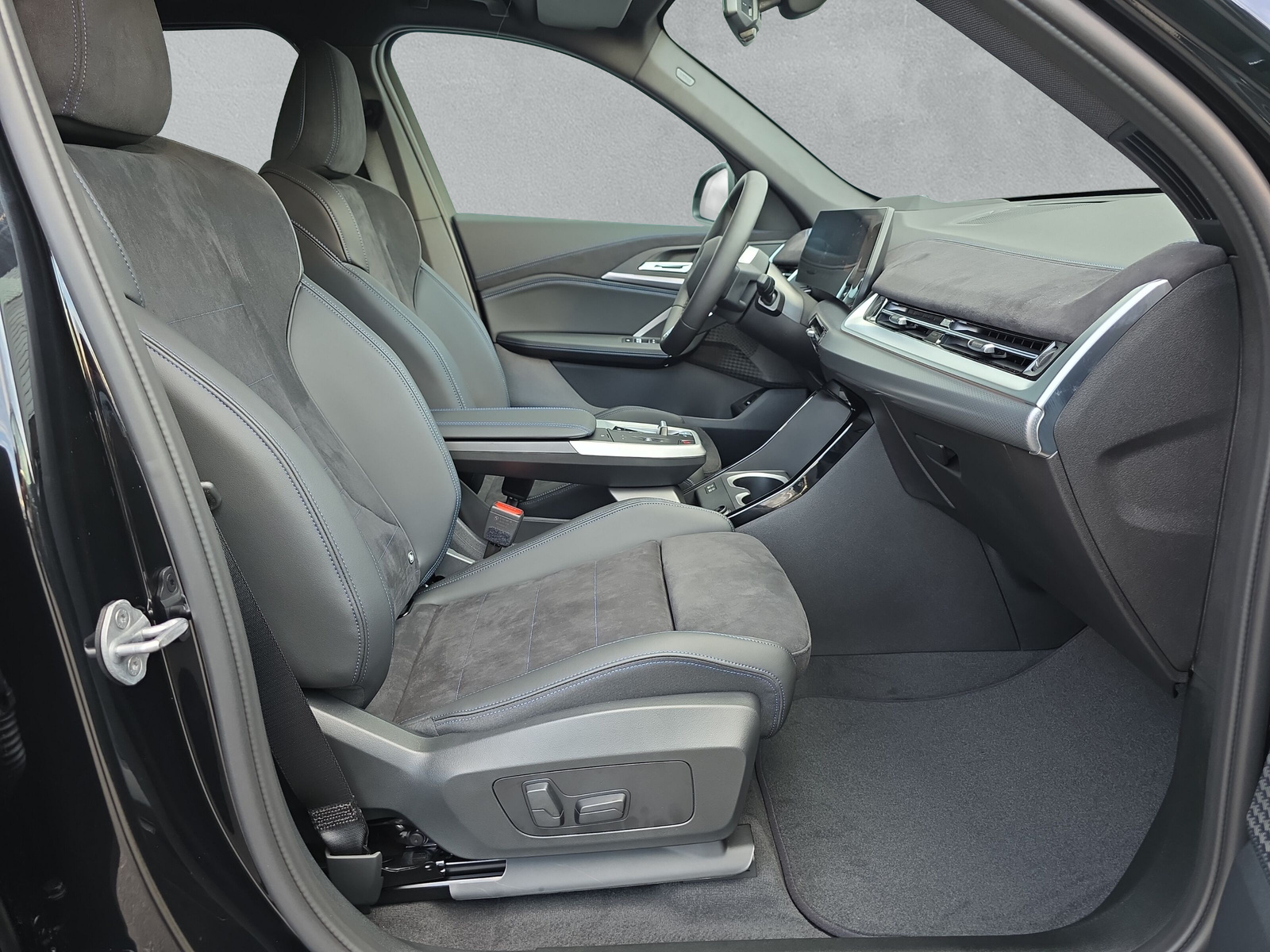 BMW iX1 xDrive 30 M Sport - 12