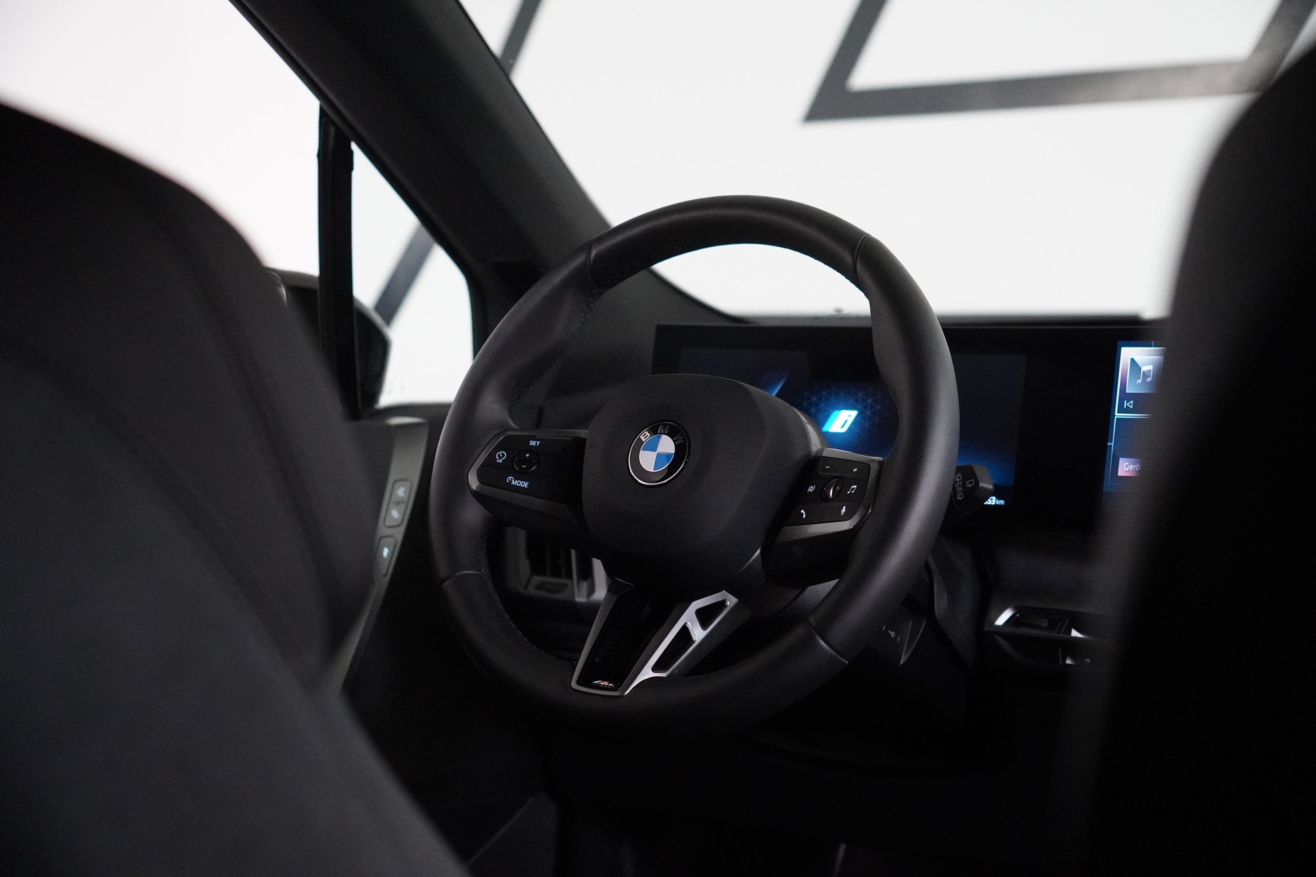 BMW iX xDrive45 M Sport - 24