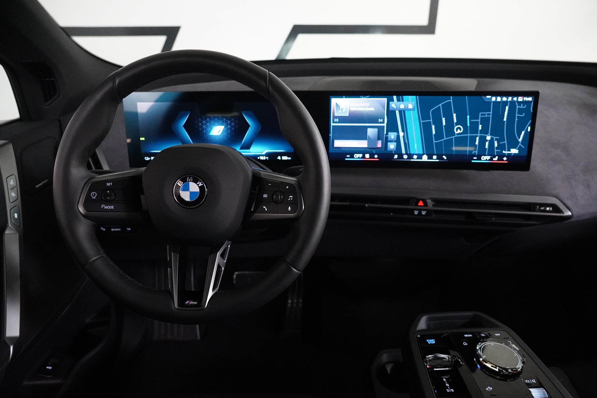 BMW iX xDrive45 M Sport - 22