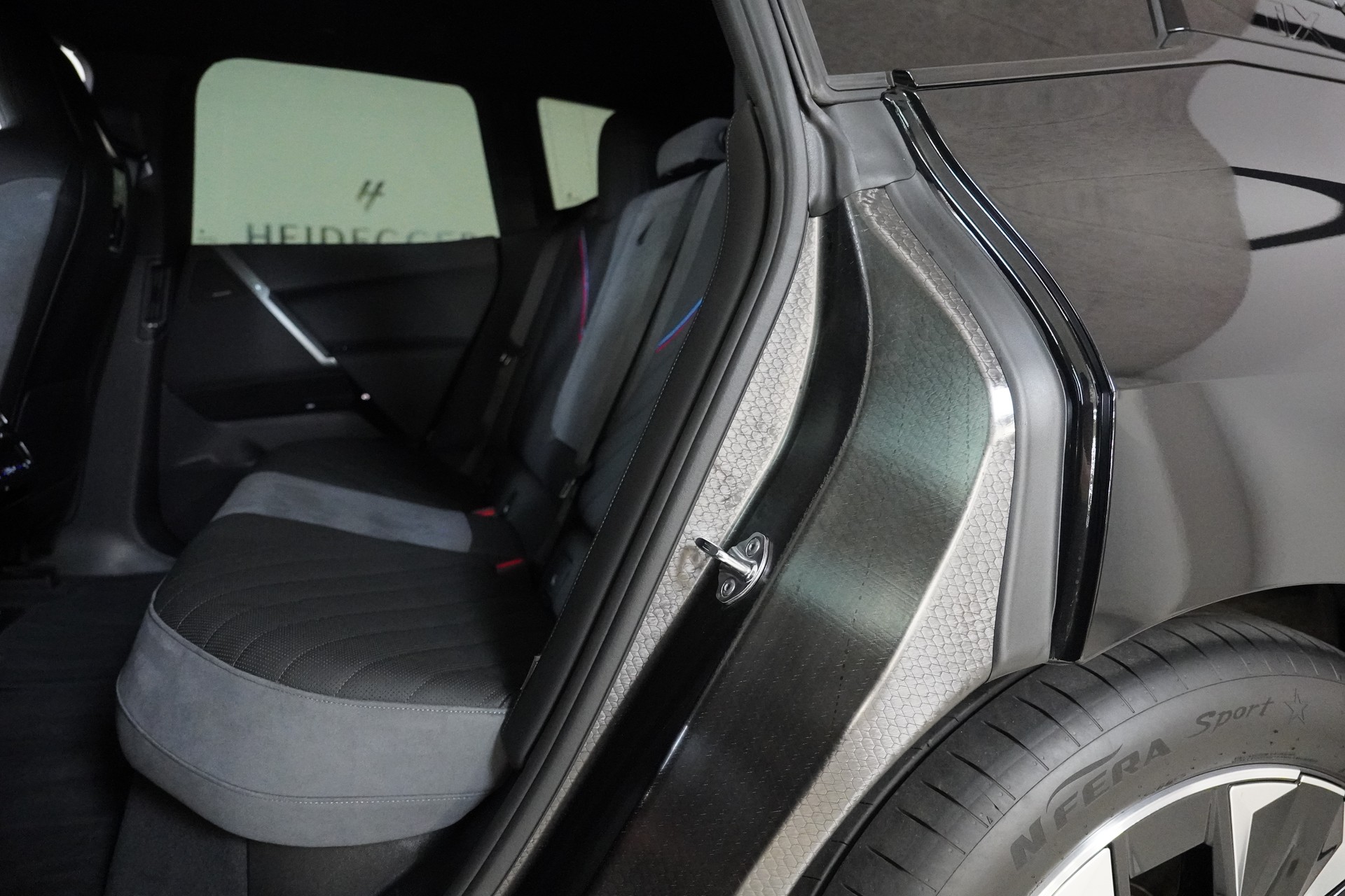 BMW iX xDrive45 M Sport - 14