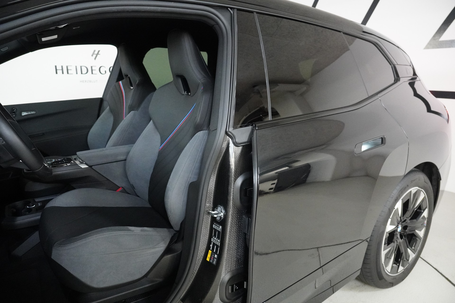 BMW iX xDrive45 M Sport - 13