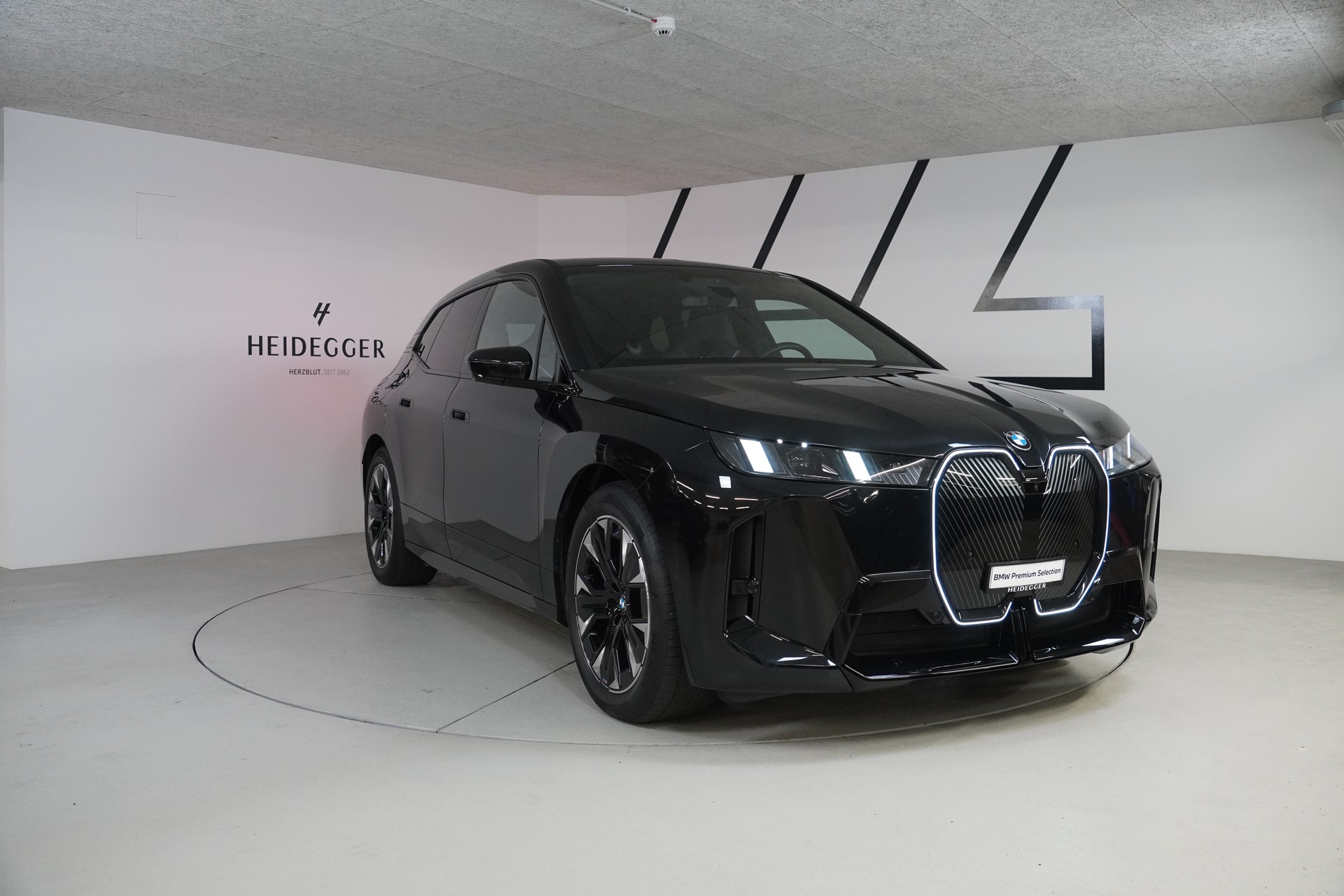 BMW iX xDrive45 M Sport - 4