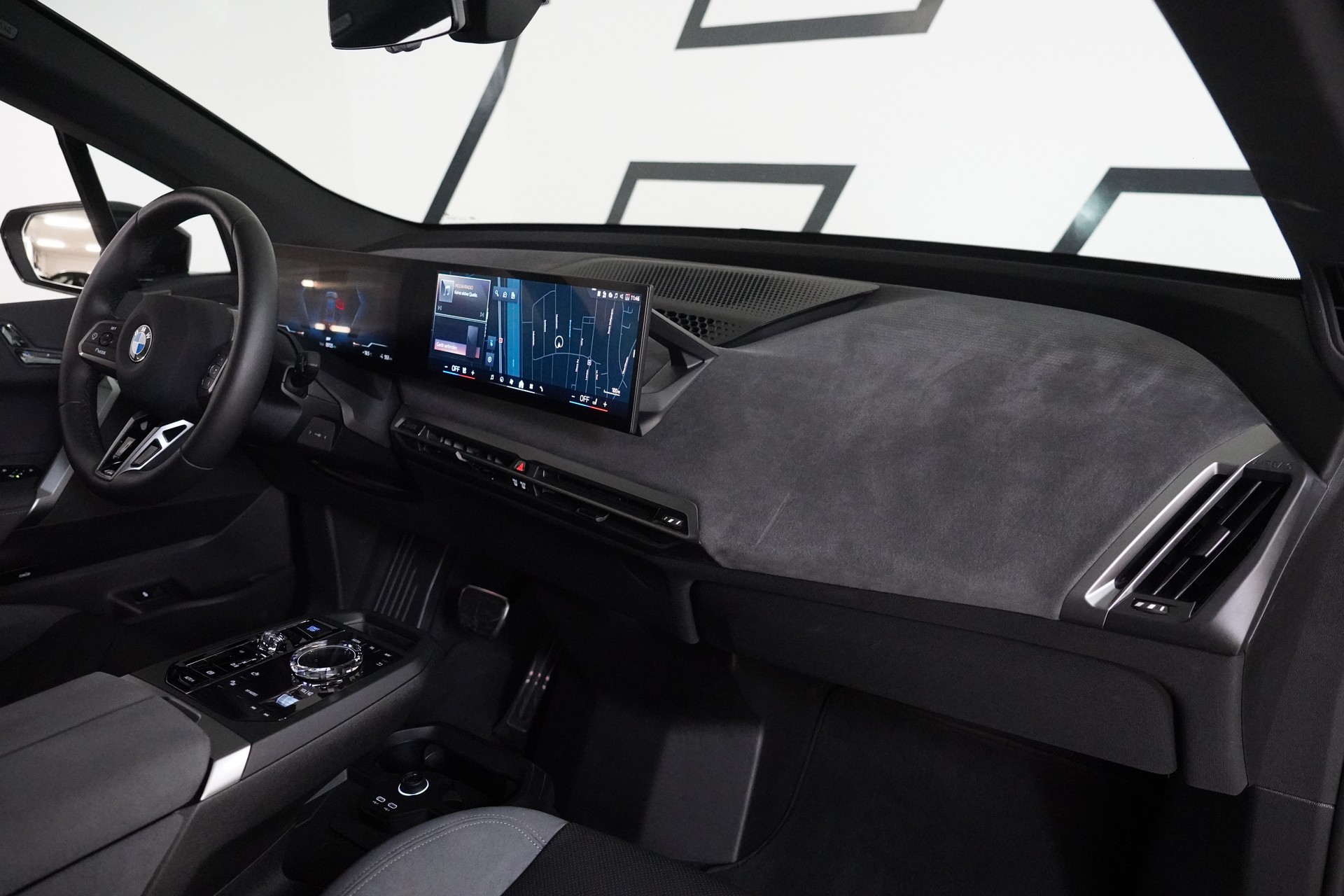 BMW iX xDrive45 M Sport - 18
