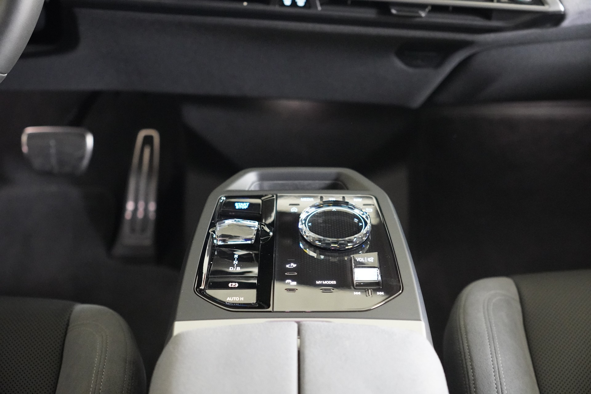 BMW iX xDrive45 M Sport - 21