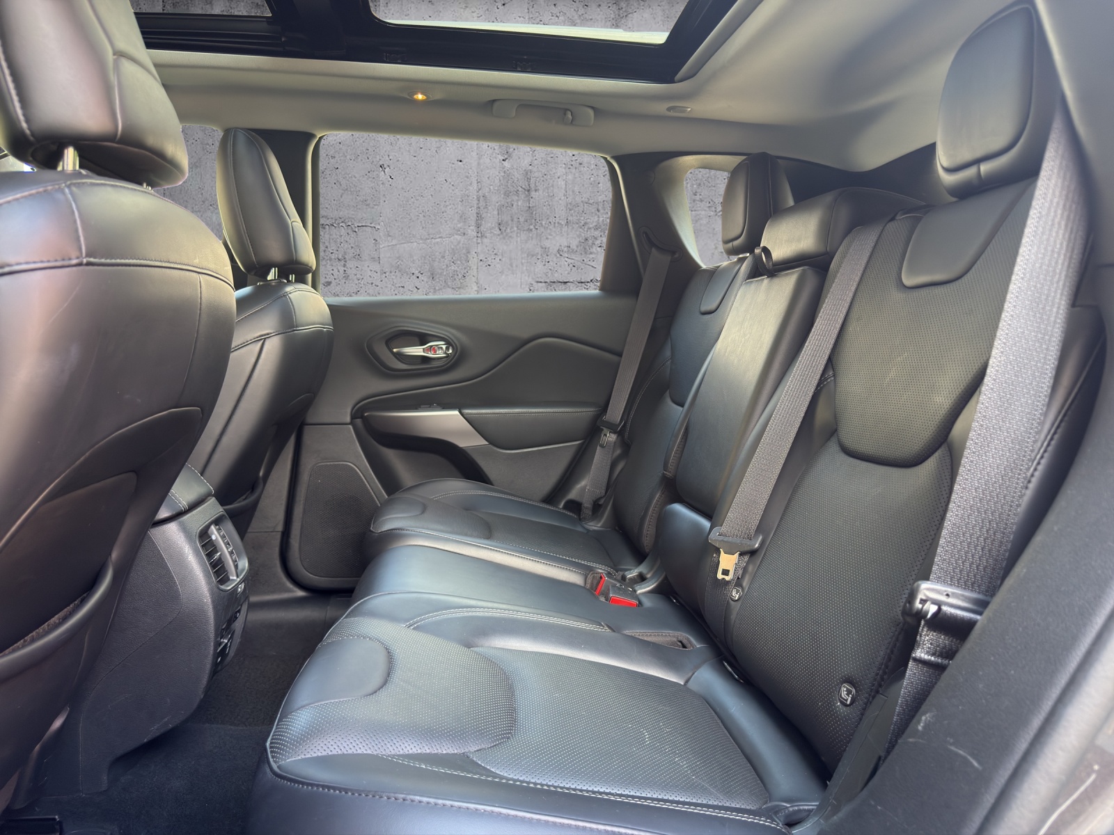 JEEP Cherokee 2.0 Overland AWD Drive I 9ATX *CH-Fahrzeug* - 10
