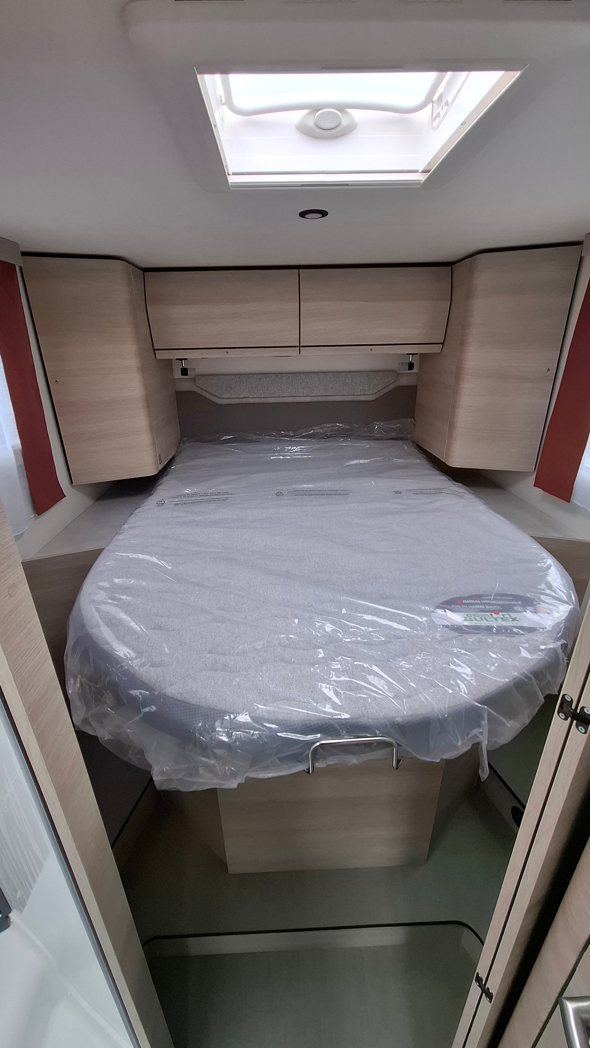 RAPIDO C86 Night Edition Automatique (Chauffage Diesel + Electricité) - 12
