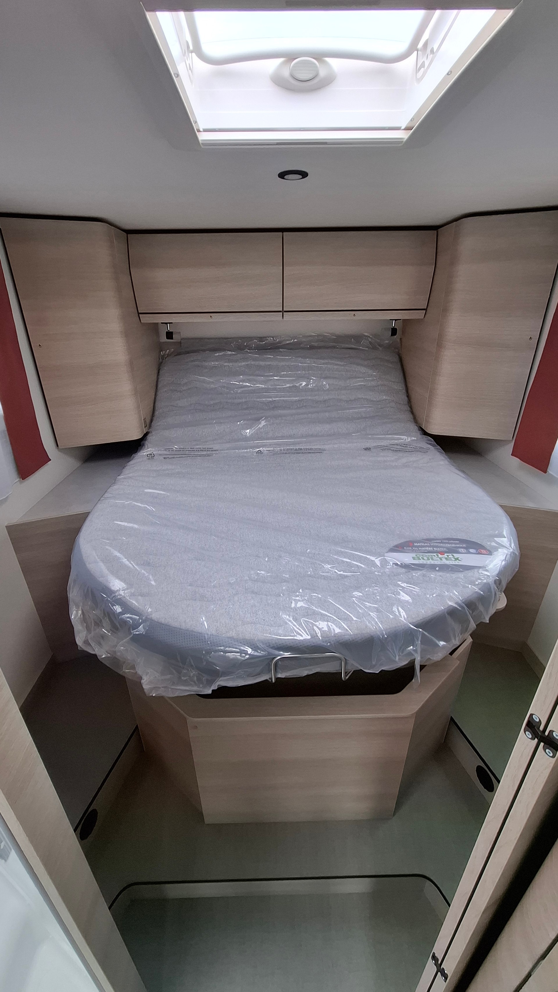 RAPIDO C86 Night Edition Automatique (Chauffage Diesel + Electricité) - 11