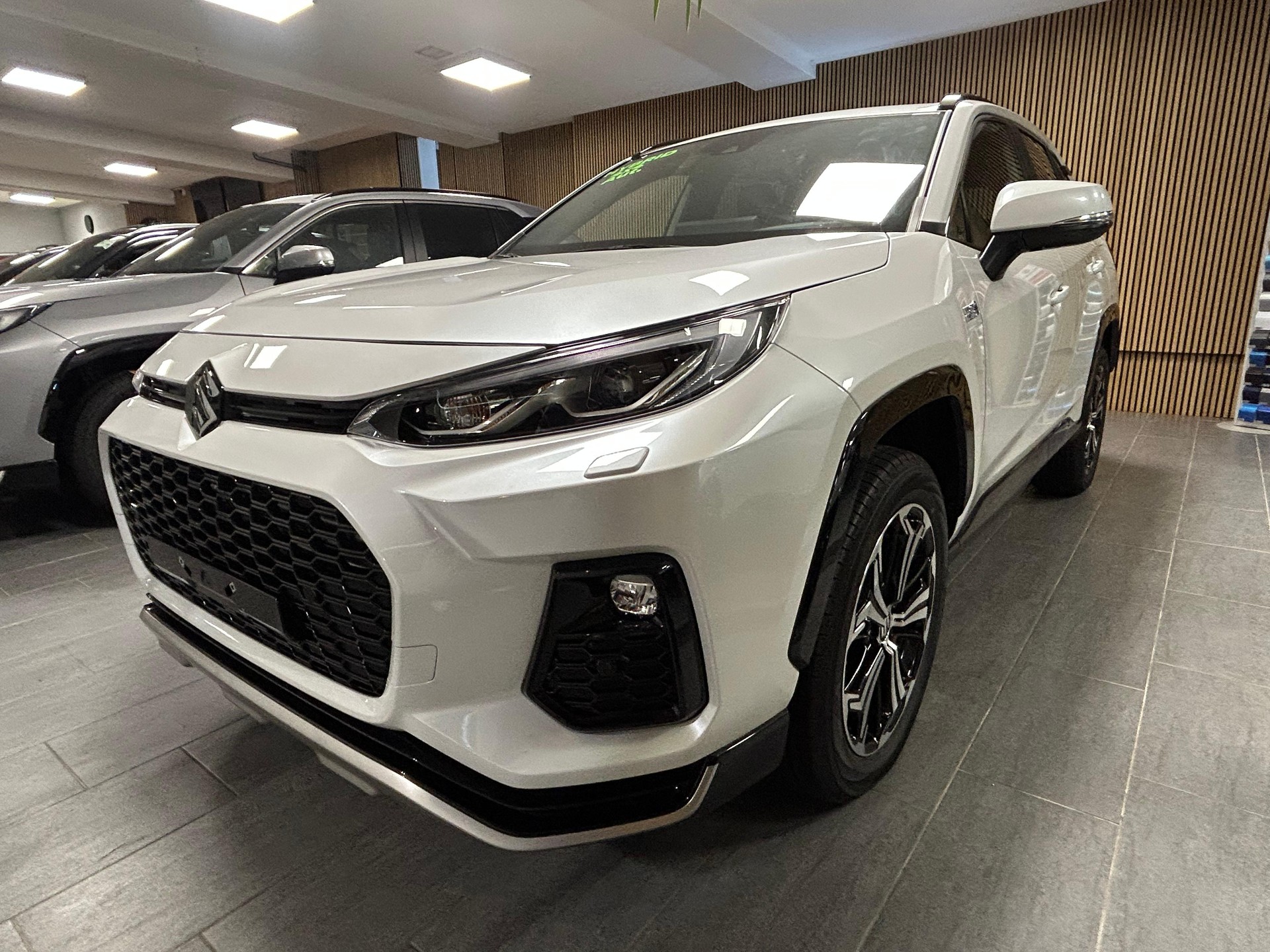 SUZUKI Across 2.5 PHEV Compact Top 4x4 - 5