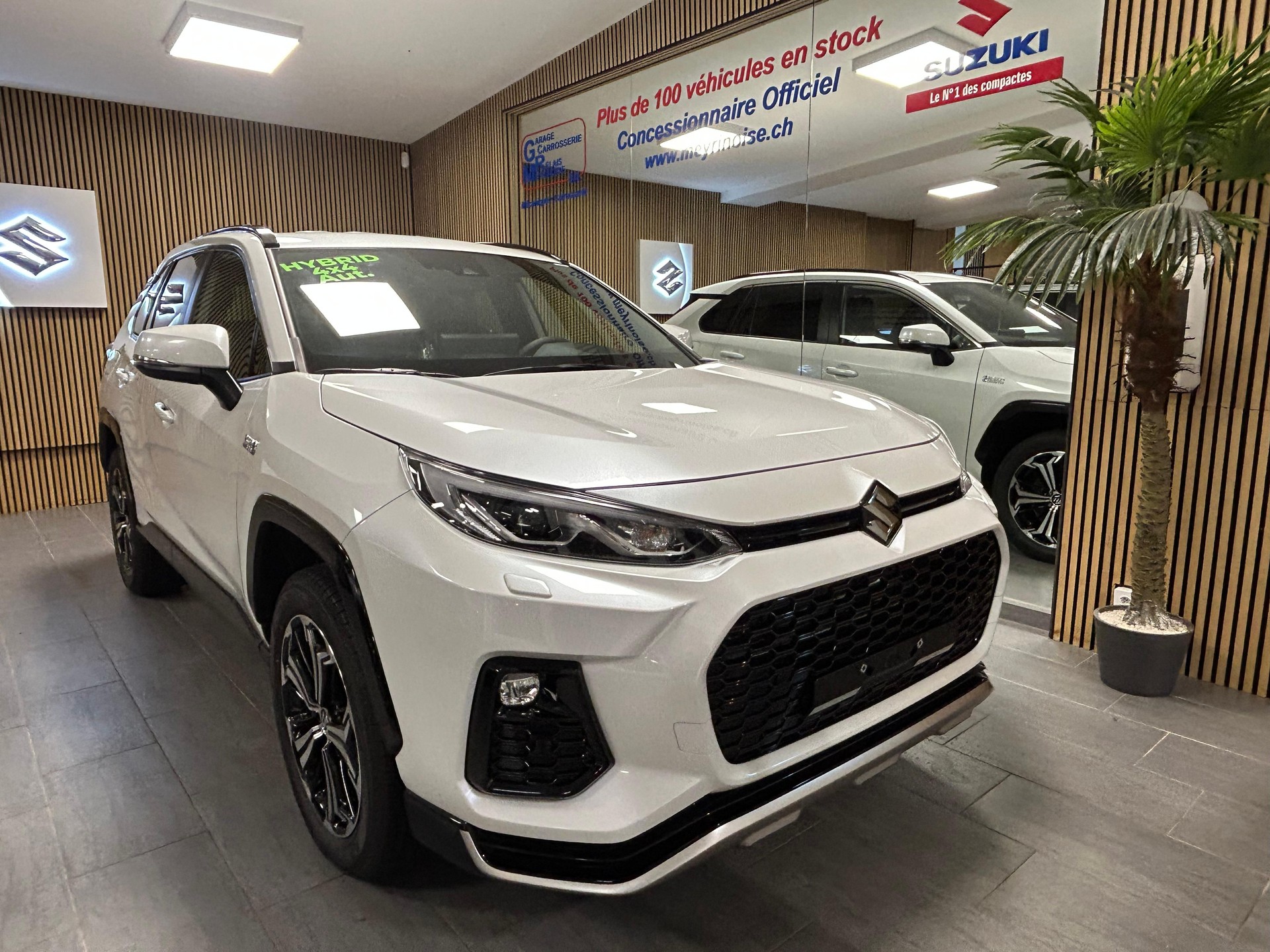 SUZUKI Across 2.5 PHEV Compact Top 4x4