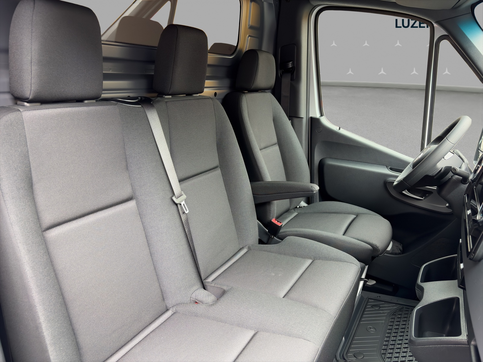 MERCEDES-BENZ Sprinter 317 CDI S Pro 9G-TRONIC - 9