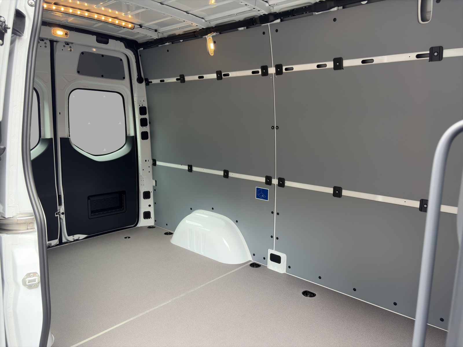 MERCEDES-BENZ Sprinter 317 CDI S Pro 9G-TRONIC - 14