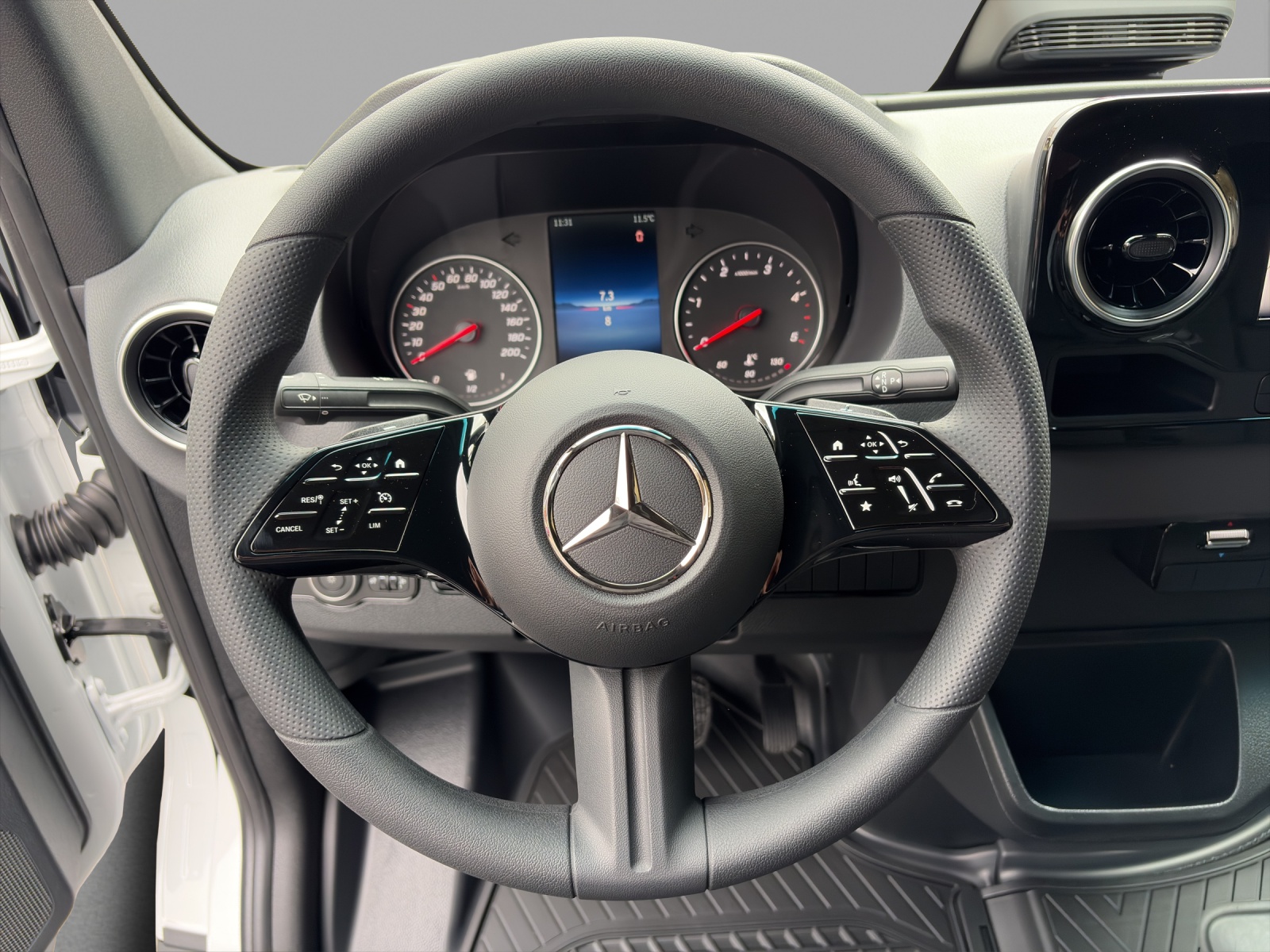 MERCEDES-BENZ Sprinter 317 CDI S Pro 9G-TRONIC - 10