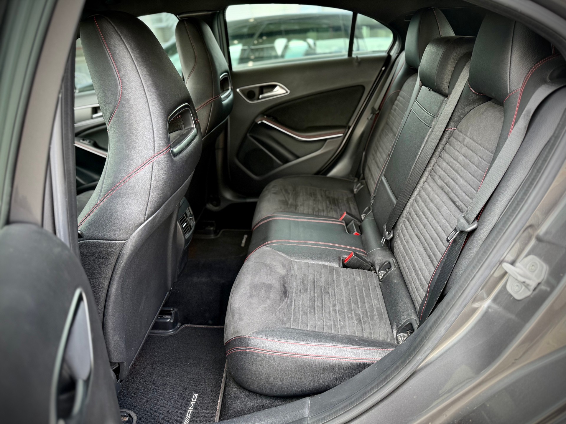 MERCEDES-BENZ A 220 AMG Line 4Matic 7G-DCT - 6