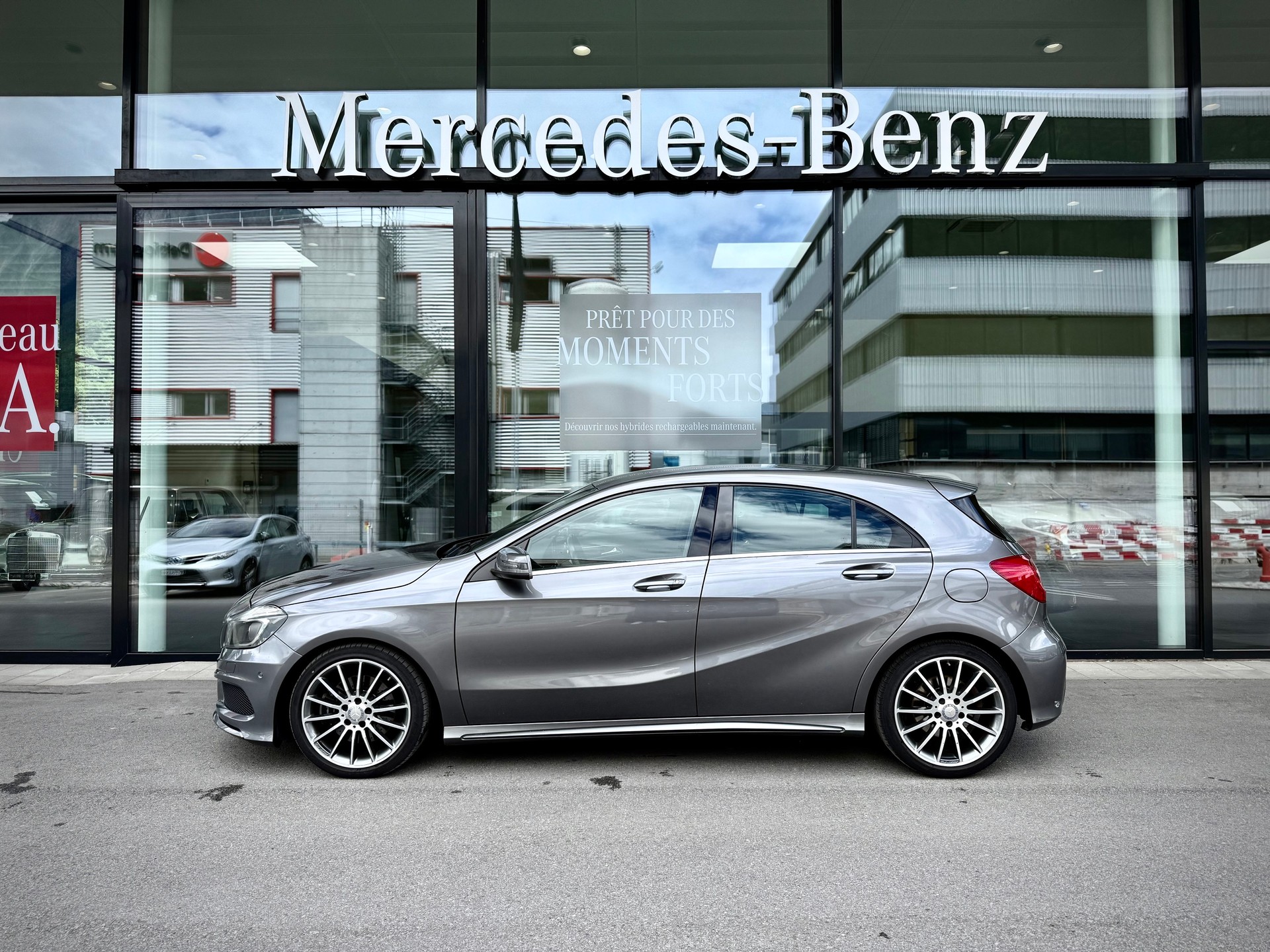 MERCEDES-BENZ A 220 AMG Line 4Matic 7G-DCT - 3