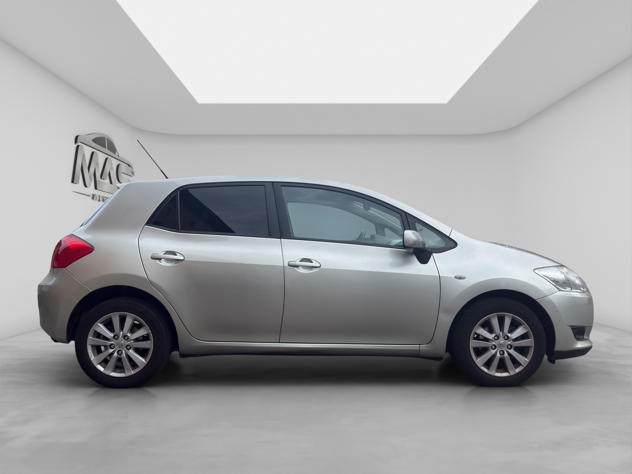 TOYOTA AURIS 7
