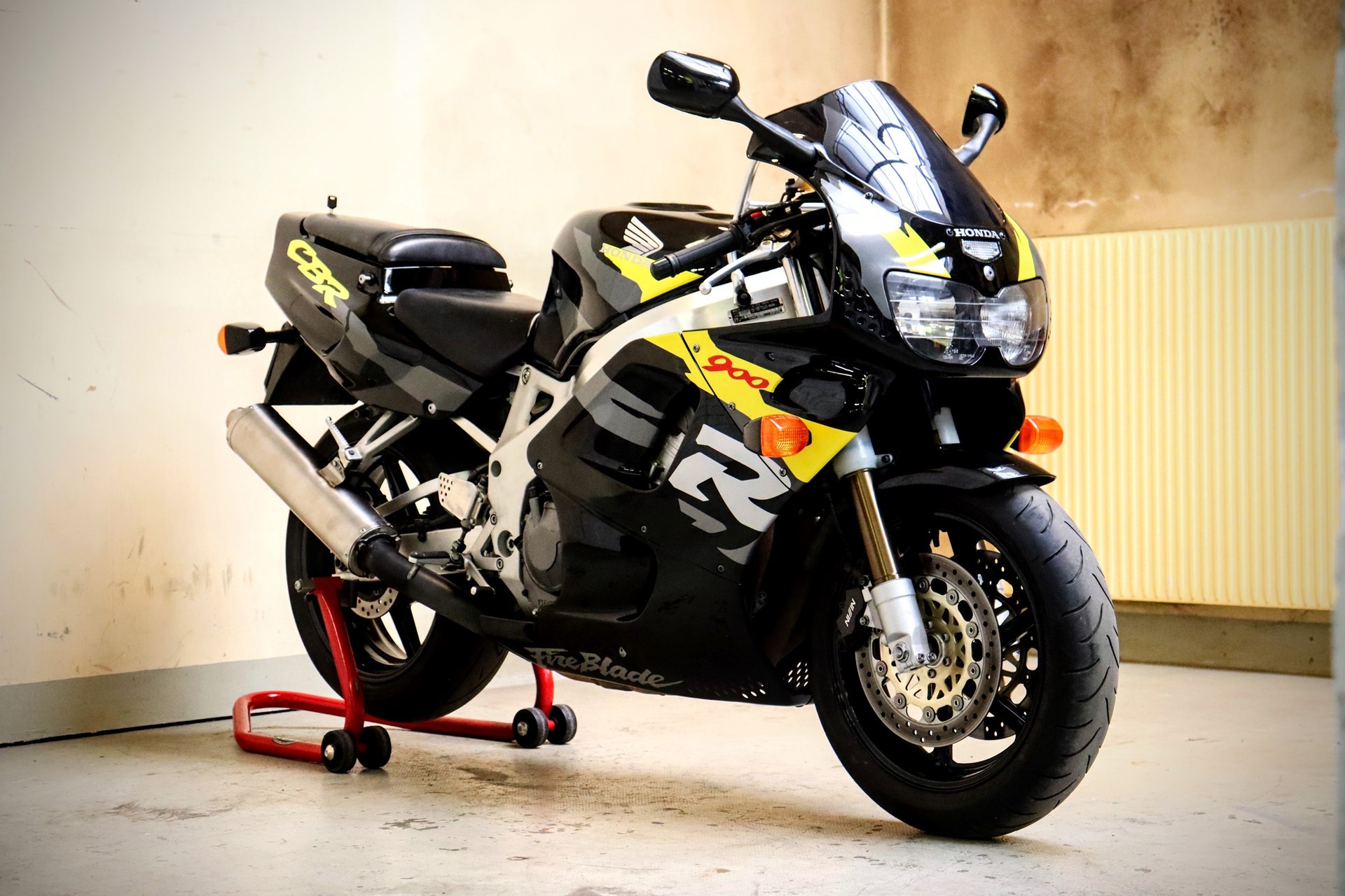 HONDA CBR 900 RR N/P Fireblade - 1