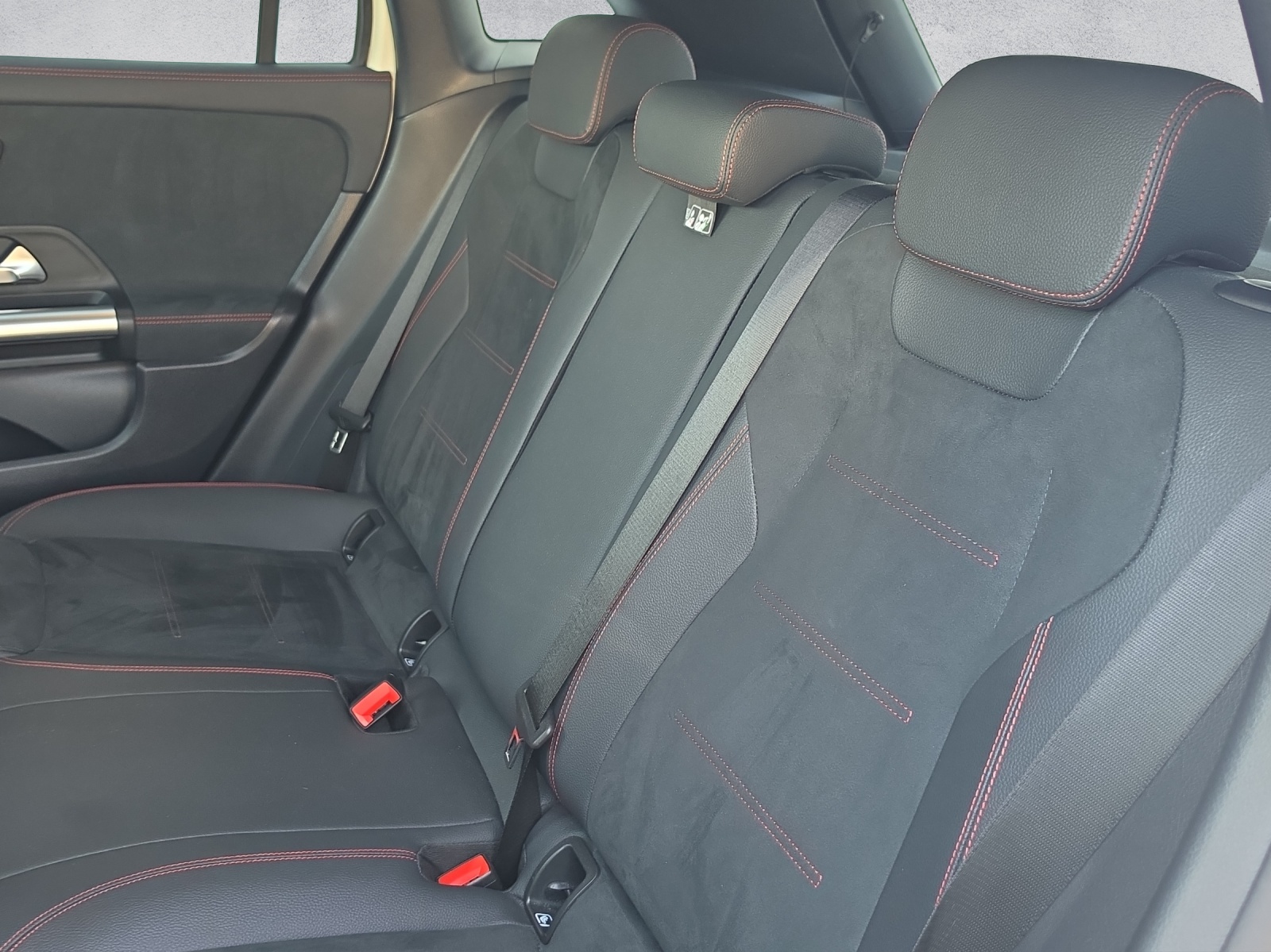 MERCEDES-BENZ GLA 220 4Matic 8G-DCT - 16