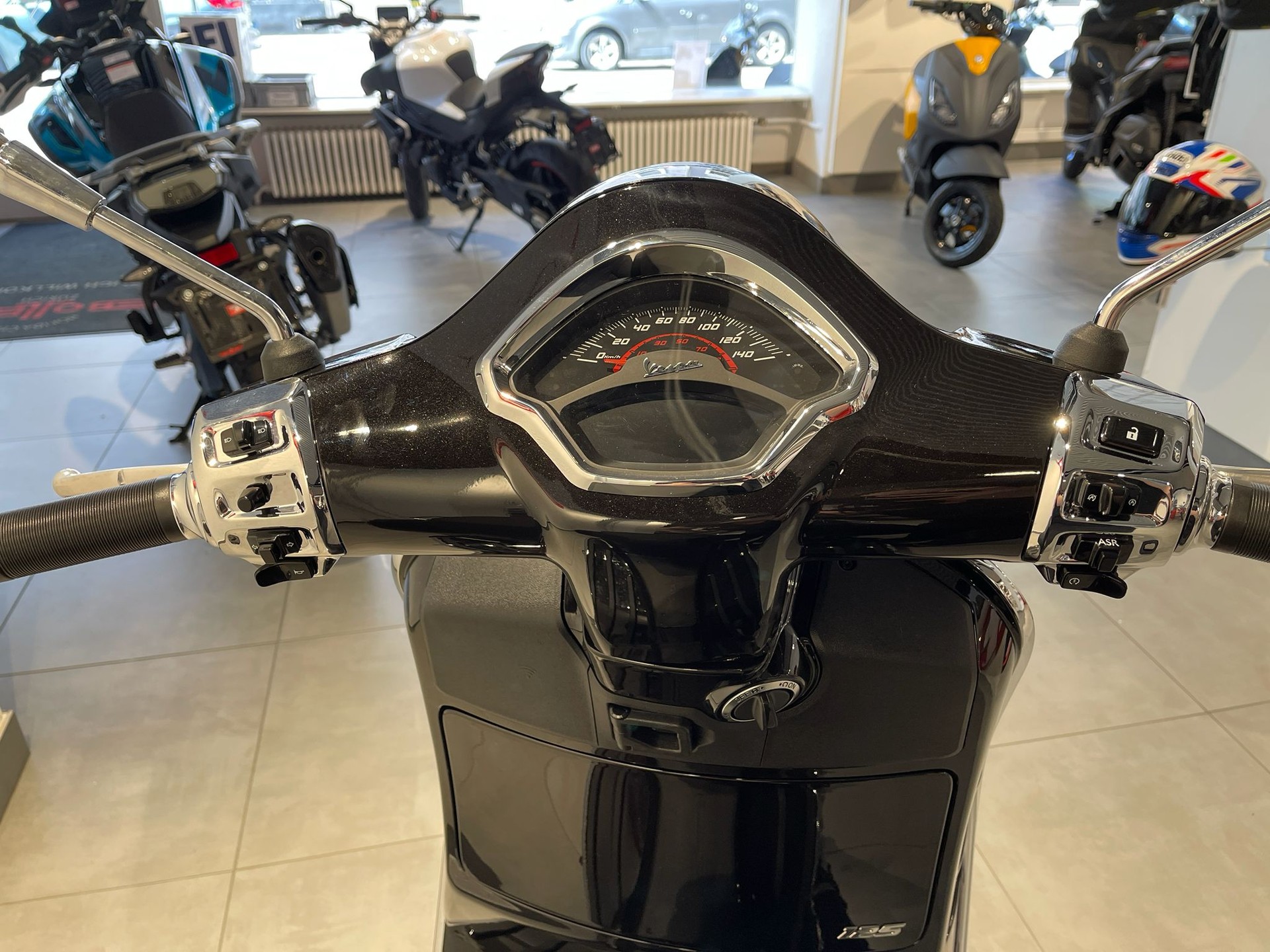 PIAGGIO Vespa GTS 125 Super | Vorführfahrzeug | Roller | Garantie - 11
