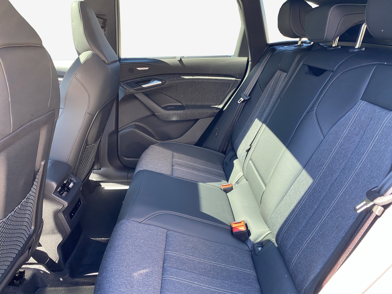 AUDI Q6 e-tron quattro - 12