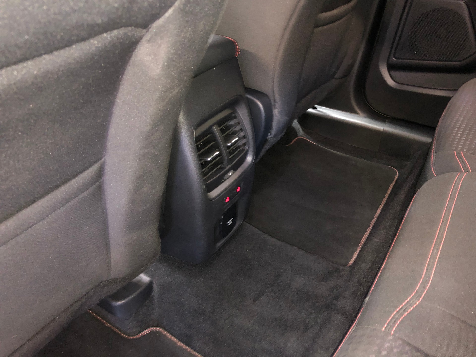 FORD Kuga 2.0 TDCi EcoBlue ST-Line 4WD Automat - 25