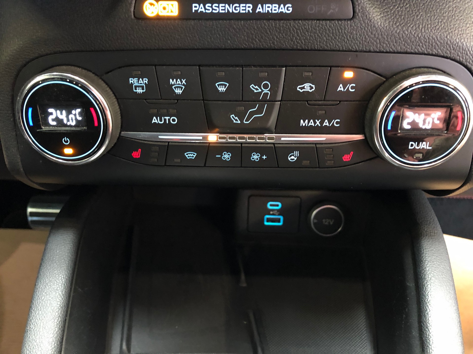 FORD Kuga 2.0 TDCi EcoBlue ST-Line 4WD Automat - 15