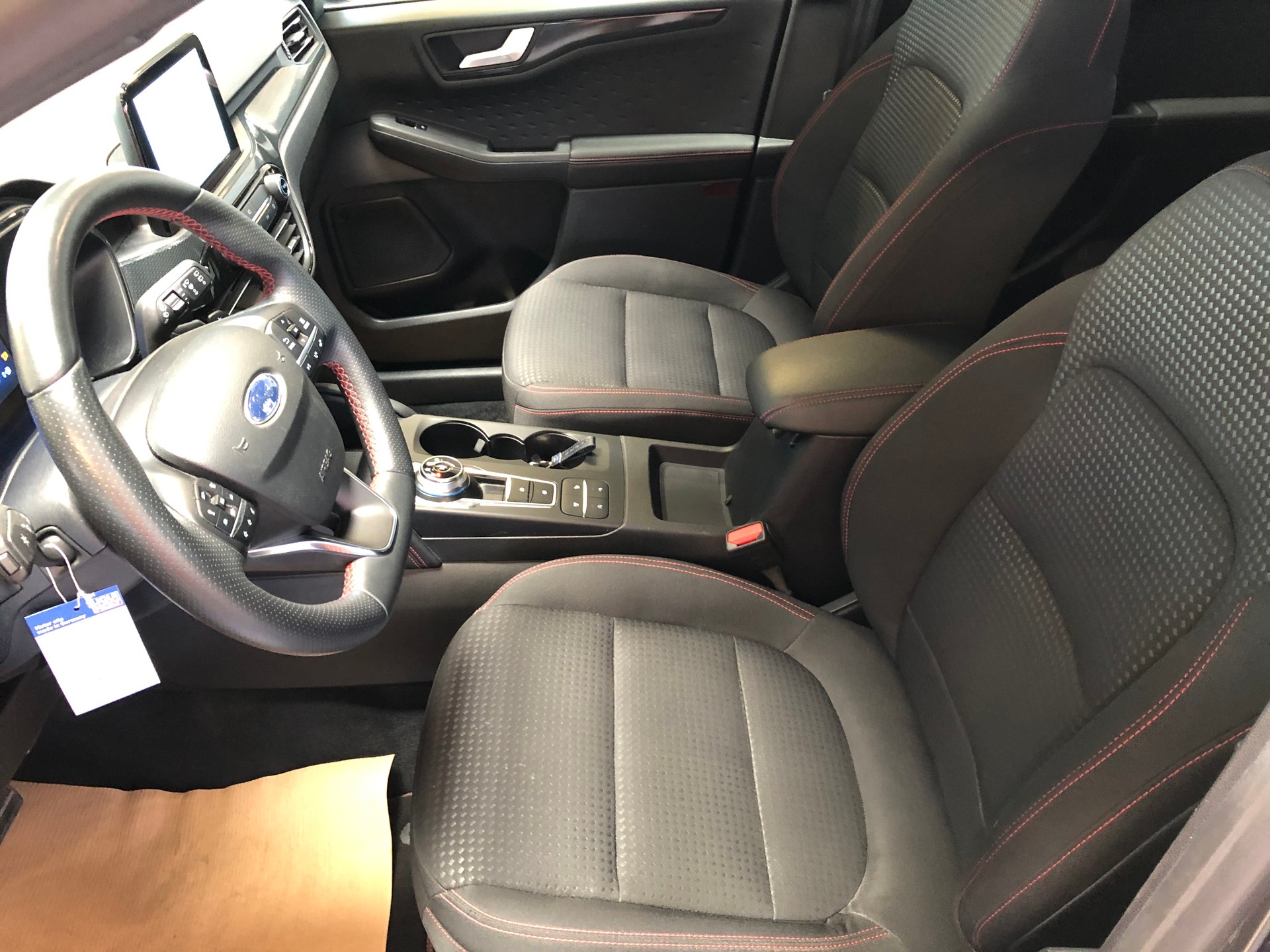 FORD Kuga 2.0 TDCi EcoBlue ST-Line 4WD Automat - 28
