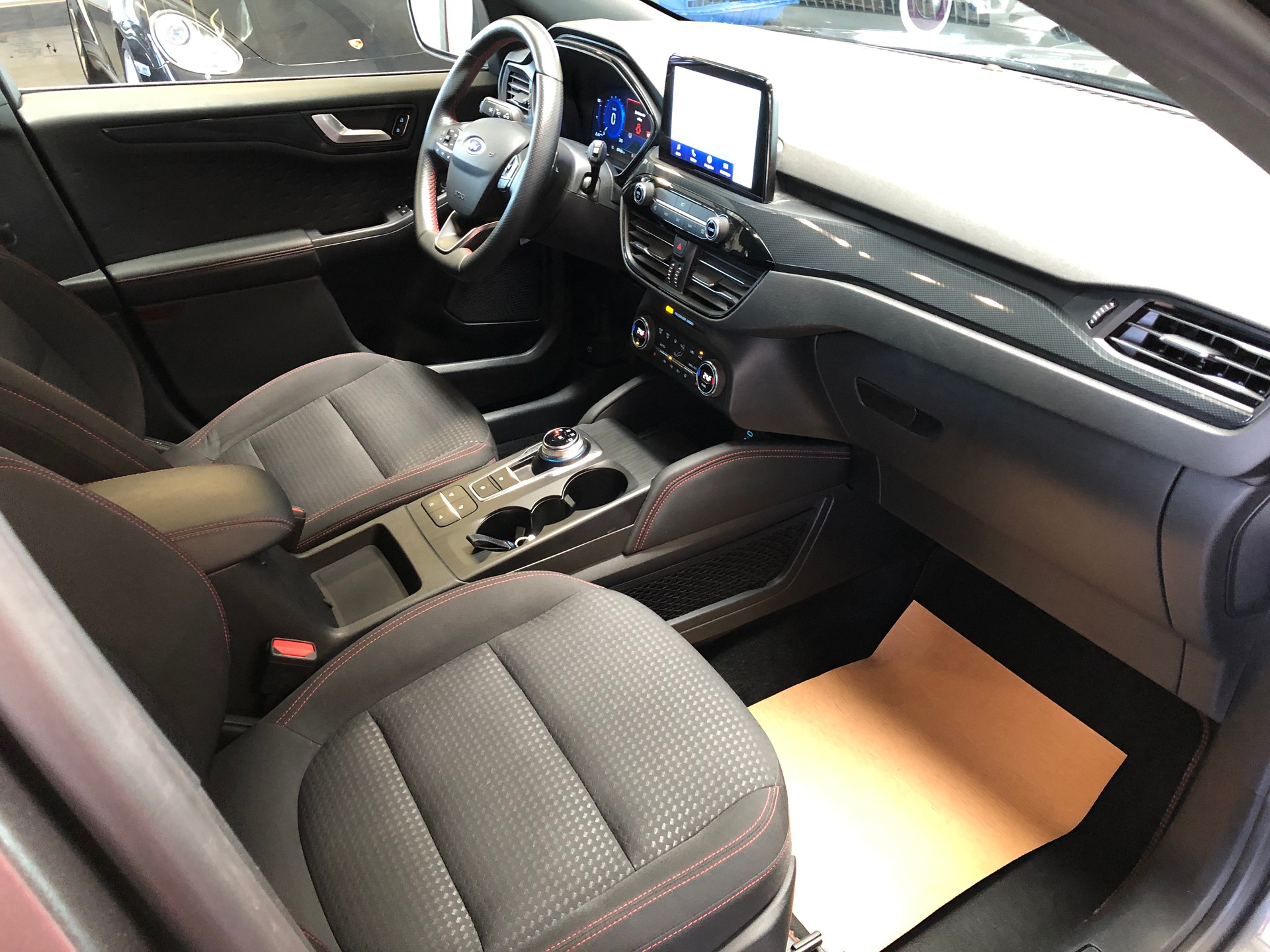 FORD Kuga 2.0 TDCi EcoBlue ST-Line 4WD Automat - 12