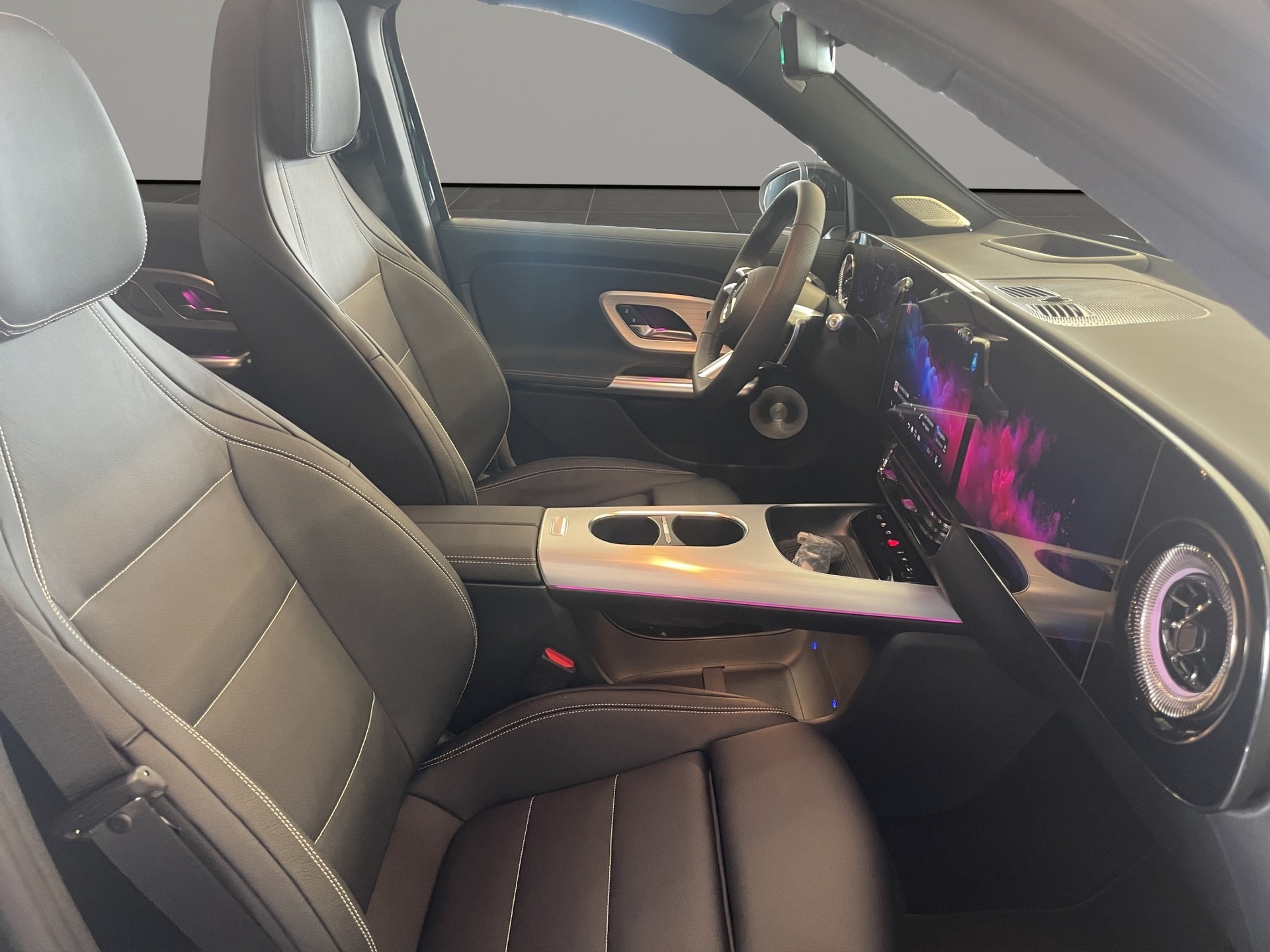 MERCEDES-BENZ GLB 350 4MATIC with EQ Technology - 10