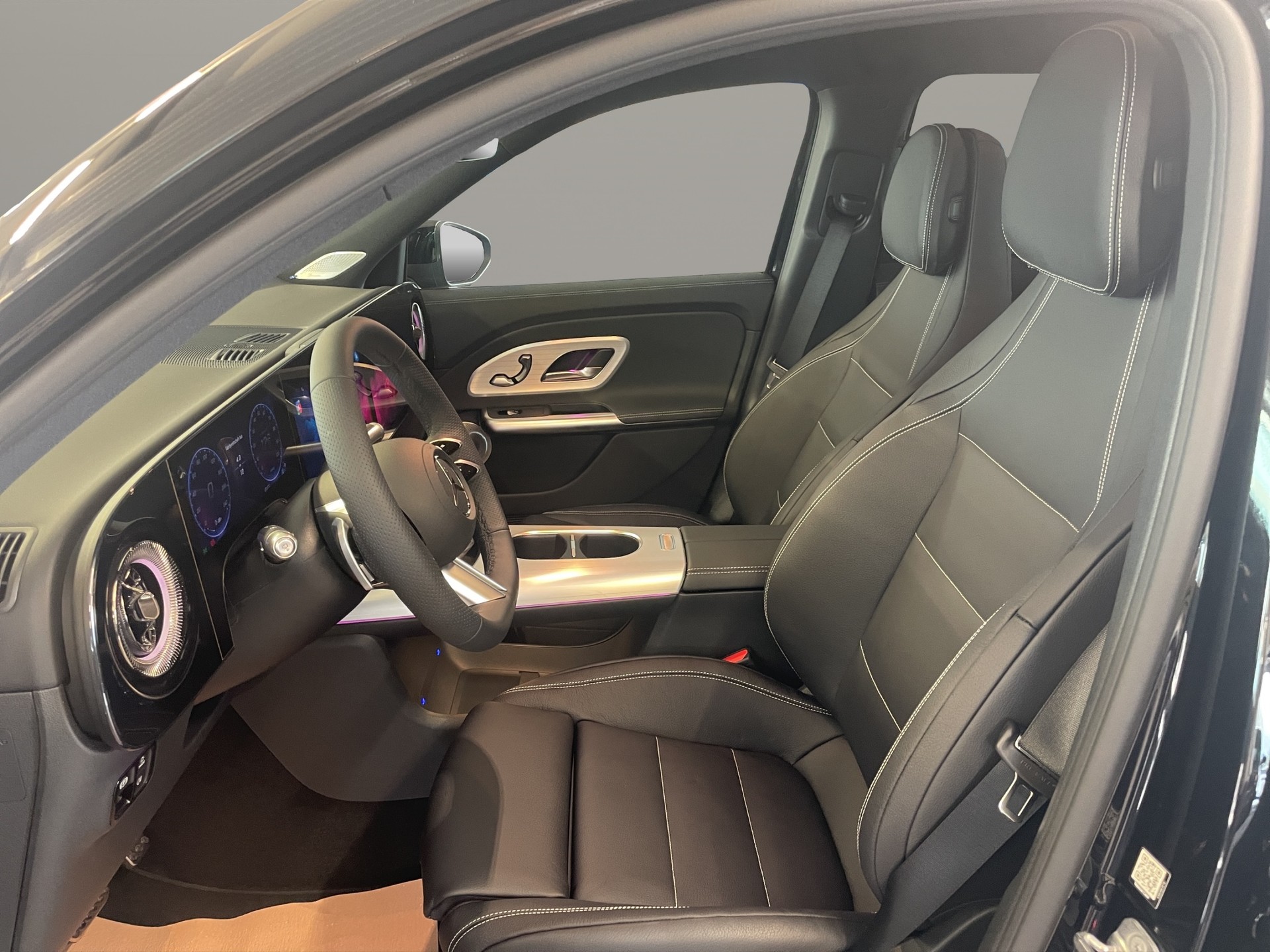 MERCEDES-BENZ GLB 350 4MATIC with EQ Technology - 8