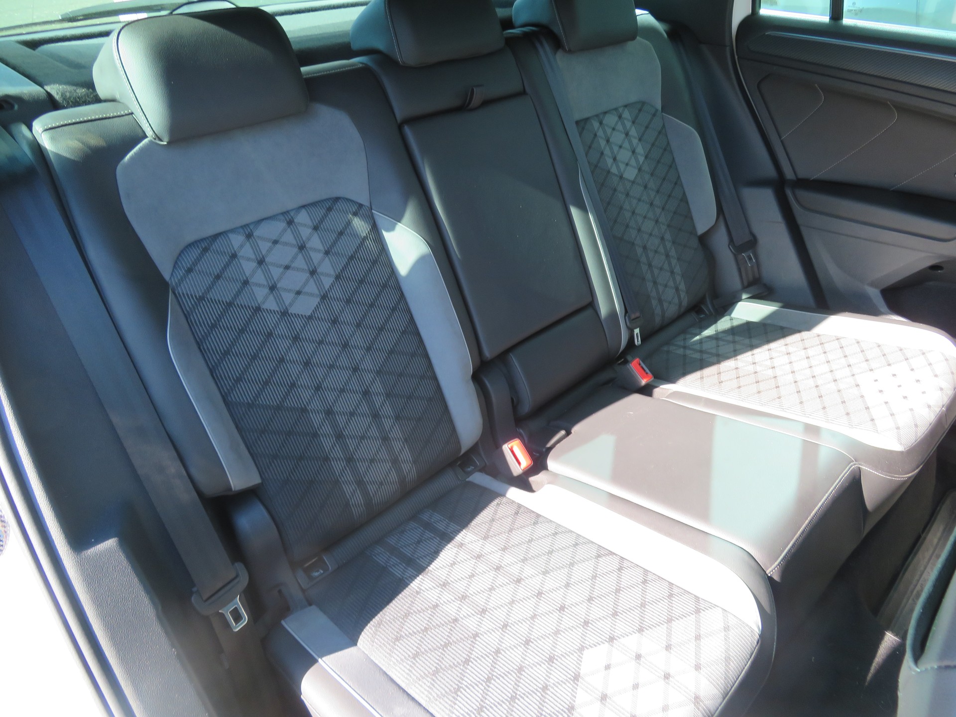VW Tiguan 2.0 TDI SCR R-Line "ABT" 4Motion DSG - 16