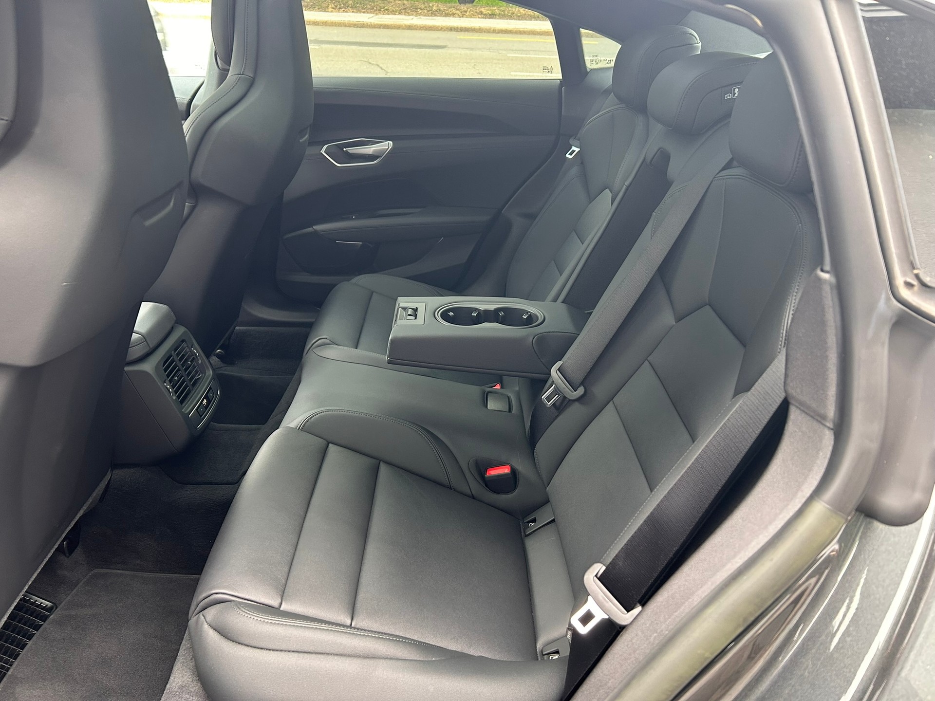 AUDI e-tron GT quattro - 8