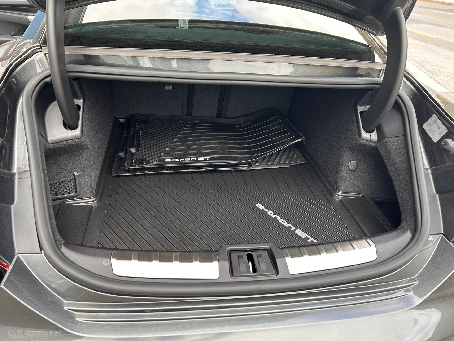 AUDI e-tron GT quattro - 10