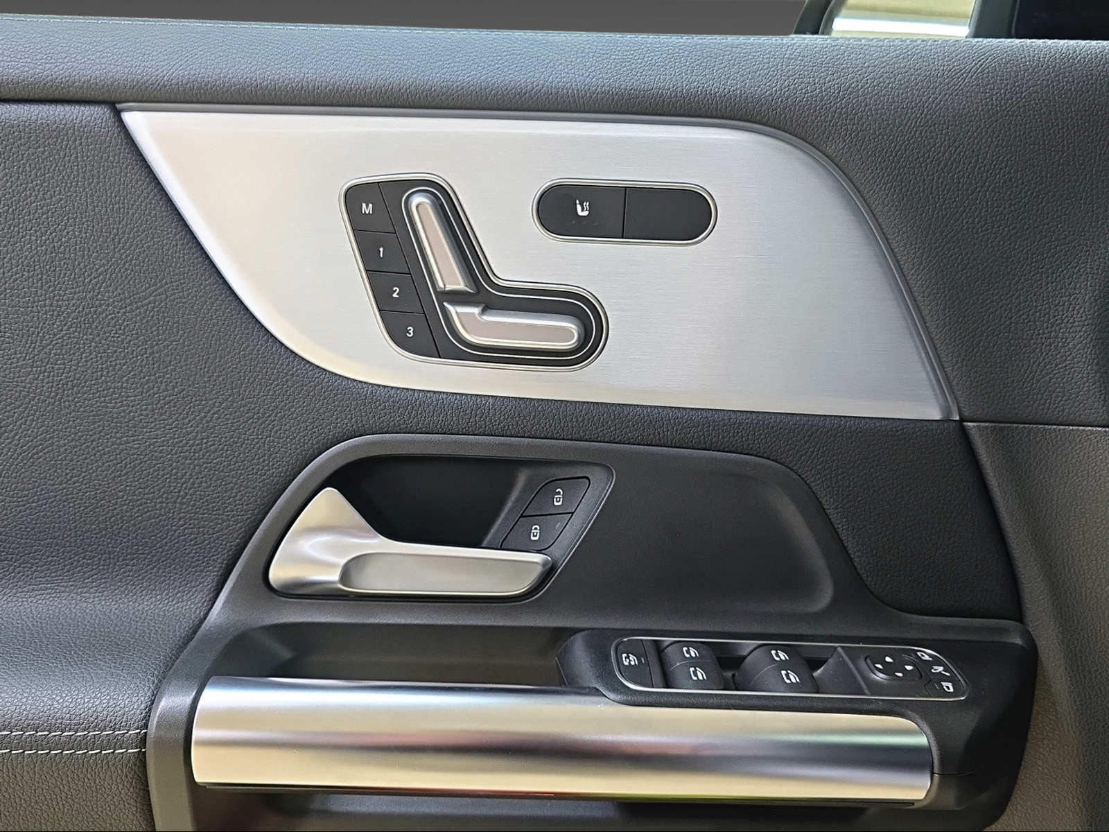 MERCEDES-BENZ GLA 250 4Matic - 8