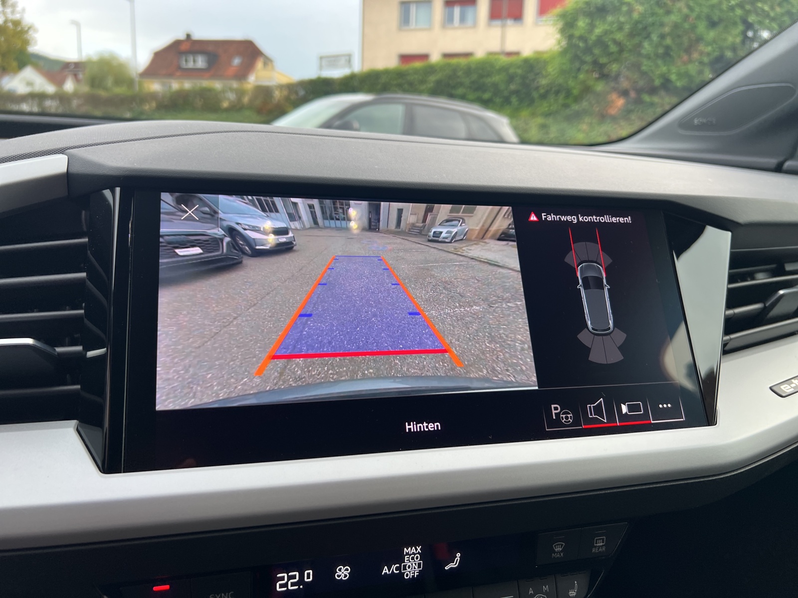 AUDI Q4 e-tron 45 quattro - 14