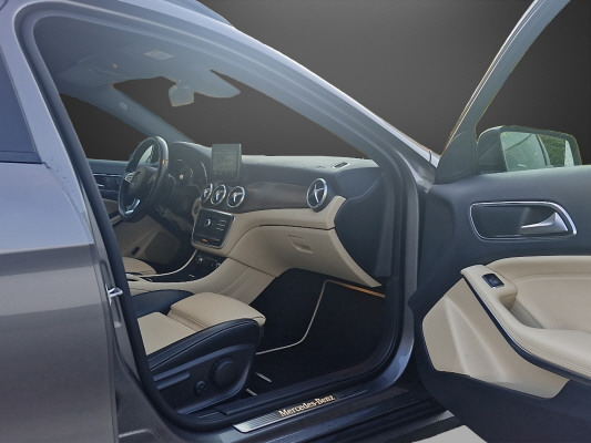 MERCEDES-BENZ GLA 250 Urban 4Matic - 10