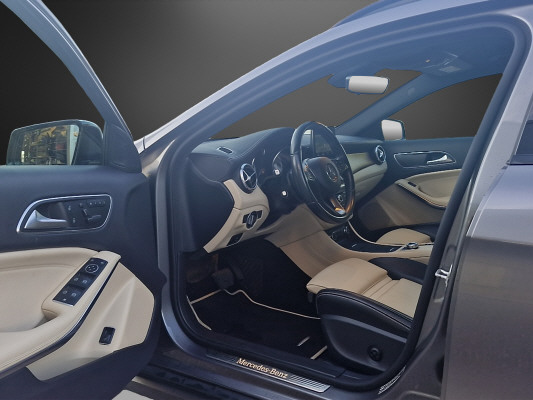 MERCEDES-BENZ GLA 250 Urban 4Matic - 8