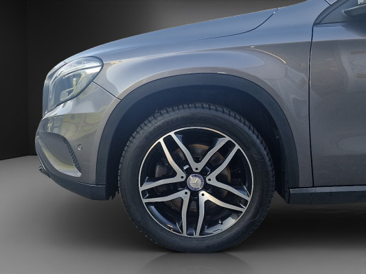 MERCEDES-BENZ GLA 250 Urban 4Matic - 4