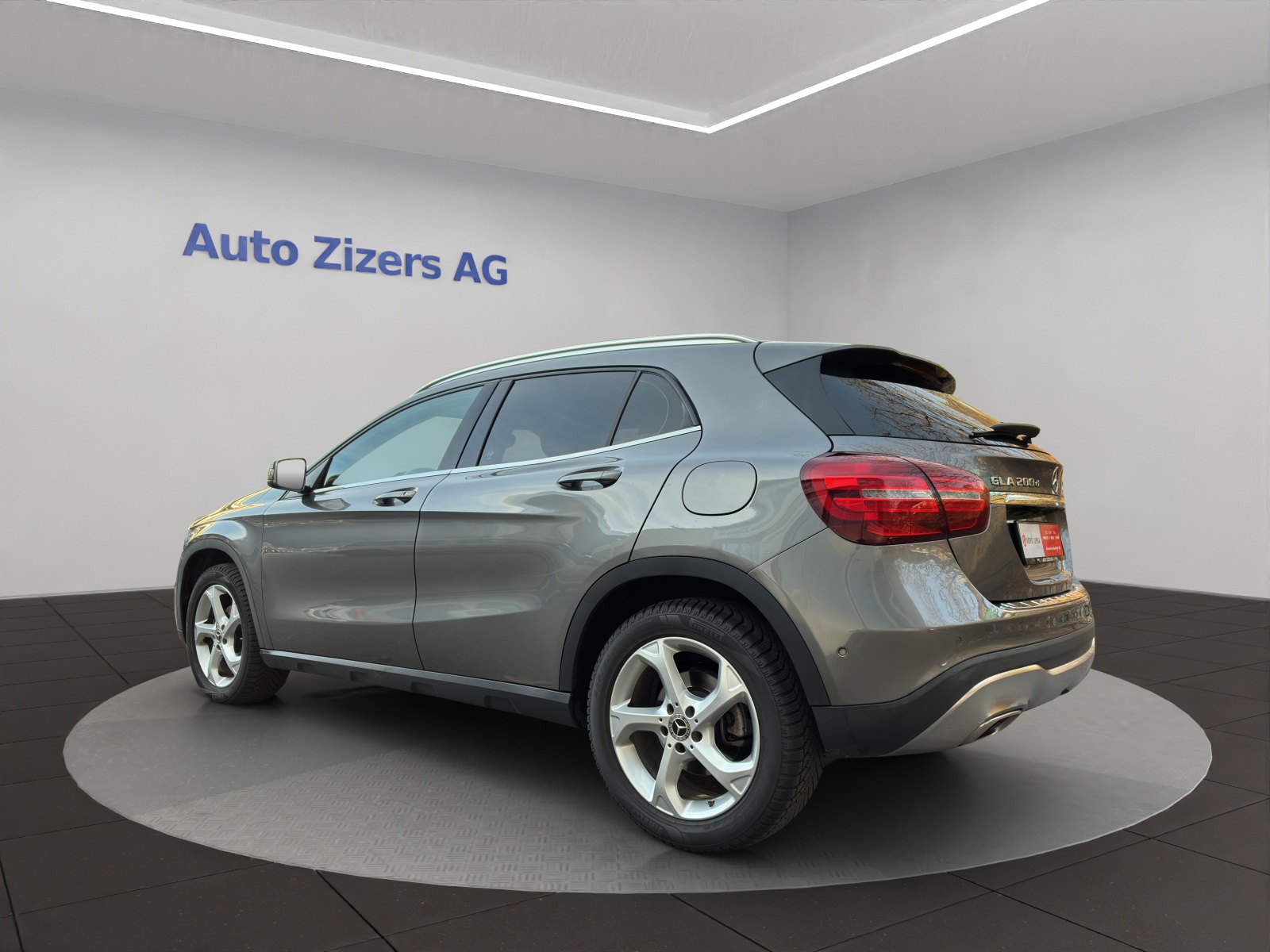 MERCEDES-BENZ GLA 200 d 4Matic 7G-DCT - 4