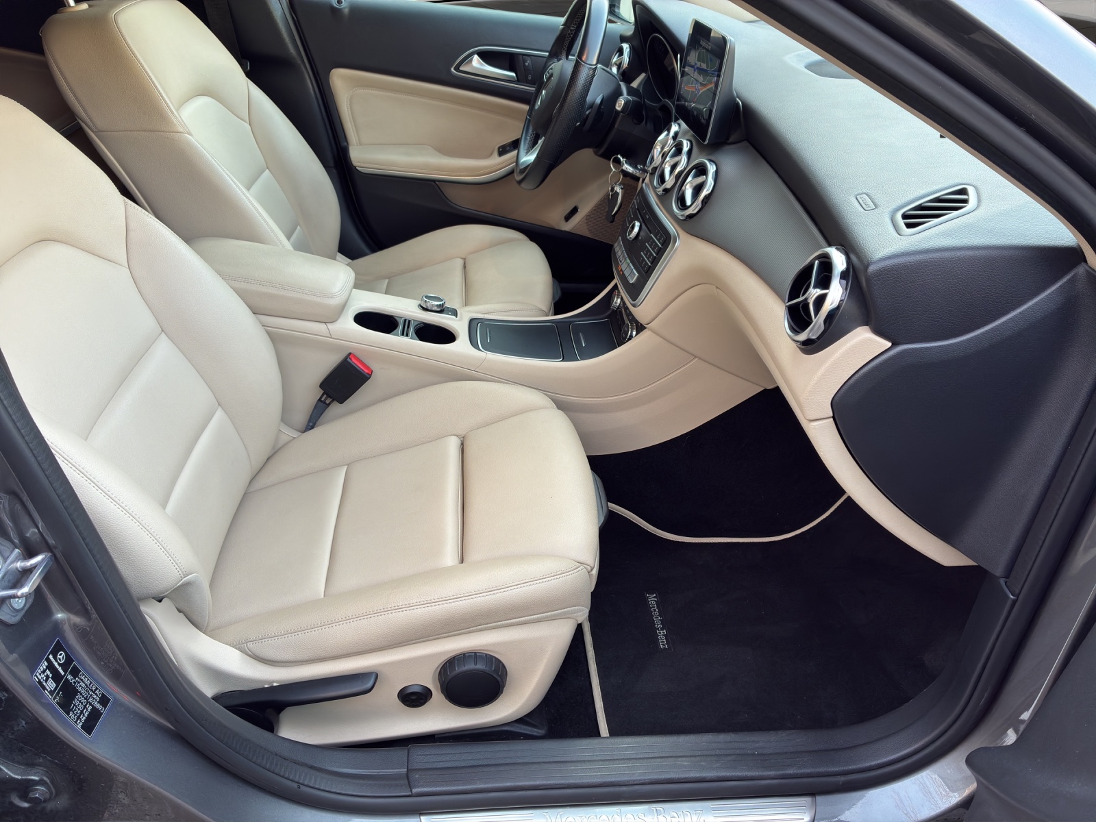 MERCEDES-BENZ GLA 200 d 4Matic 7G-DCT - 15