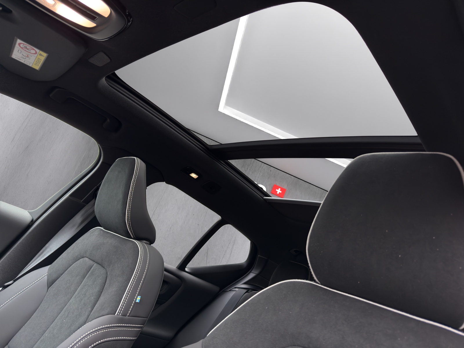 VOLVO EX40 82kWh Twin Motor AWD Ultra Xcentric Edition - 16