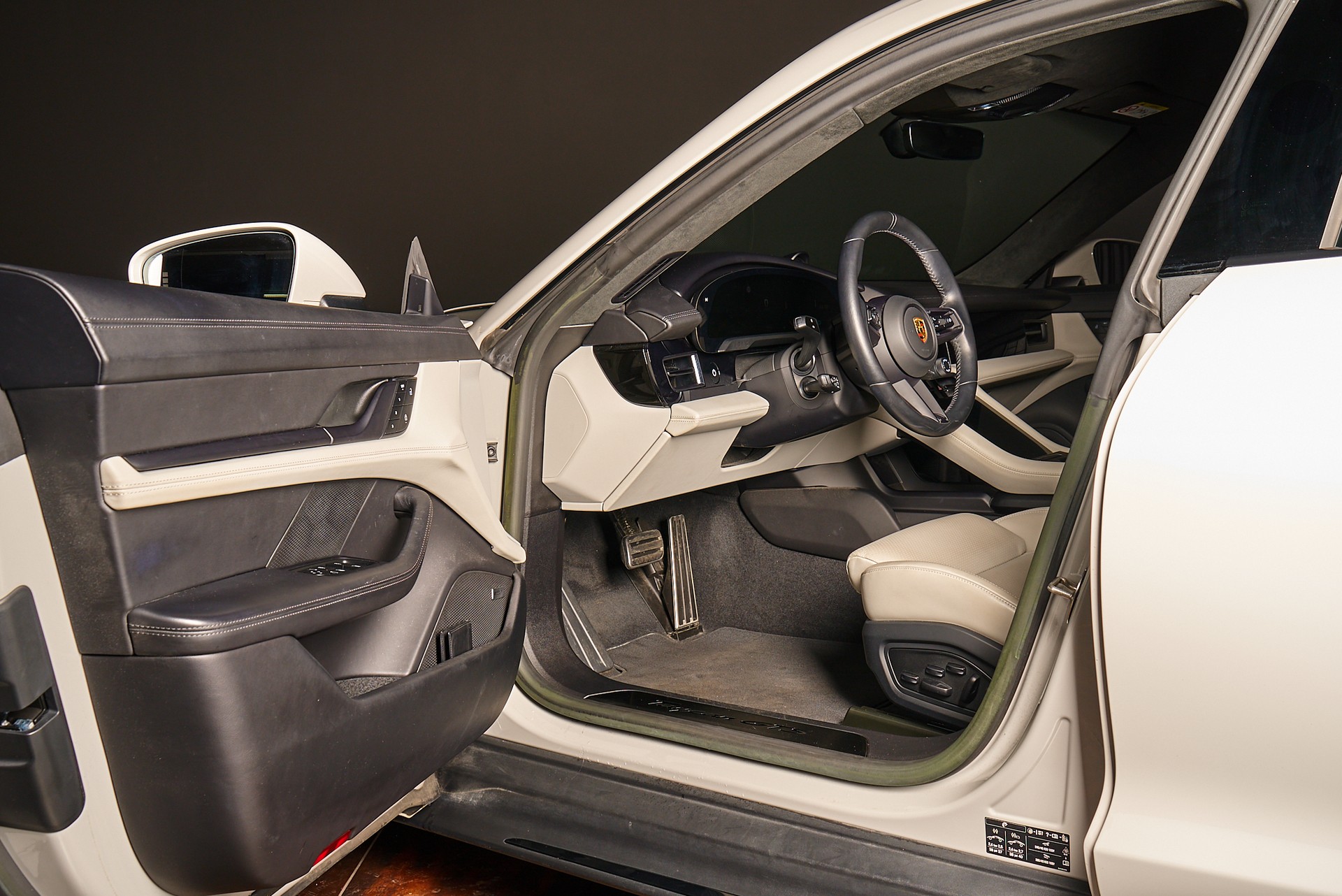 PORSCHE Taycan GTS Sport Turismo Performance Plus 93,4kWh - 12