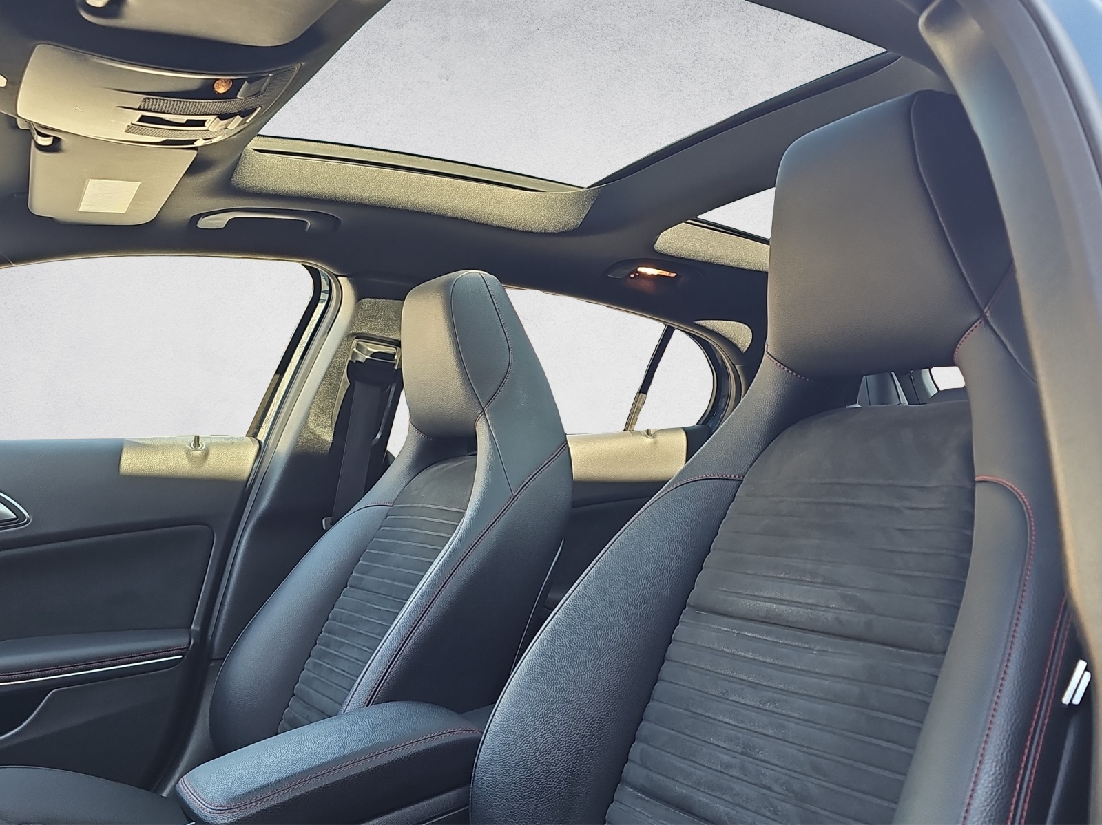 MERCEDES-BENZ GLA 250 AMG Line 4Matic 7G-DCT - 13