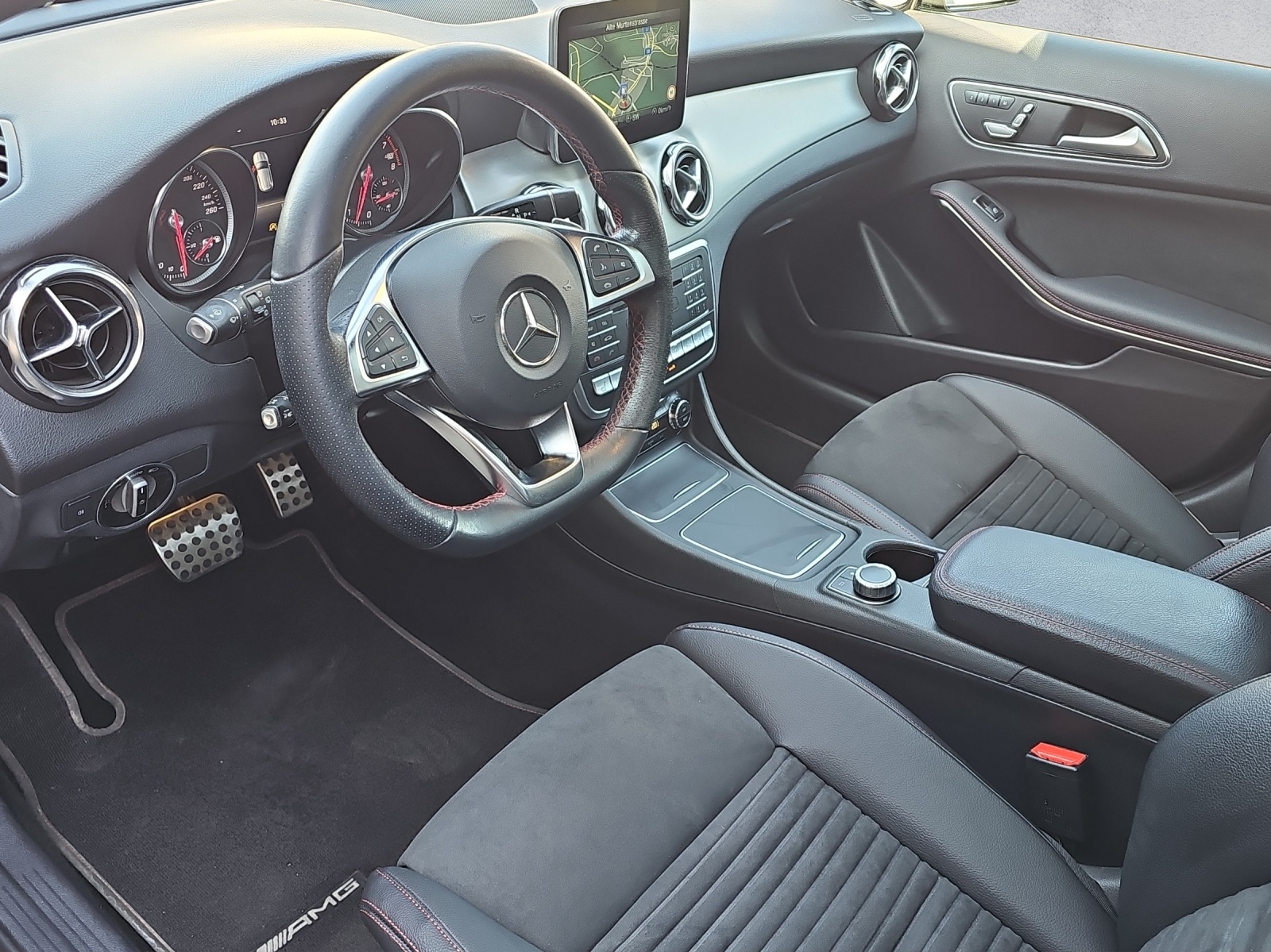 MERCEDES-BENZ GLA 250 AMG Line 4Matic 7G-DCT - 10