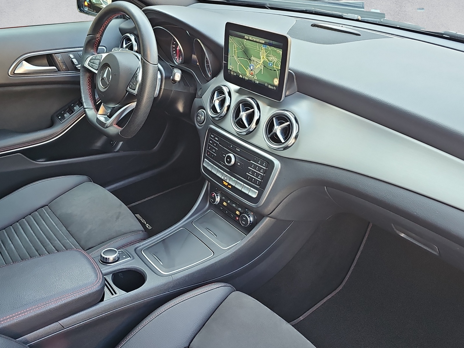 MERCEDES-BENZ GLA 250 AMG Line 4Matic 7G-DCT - 9